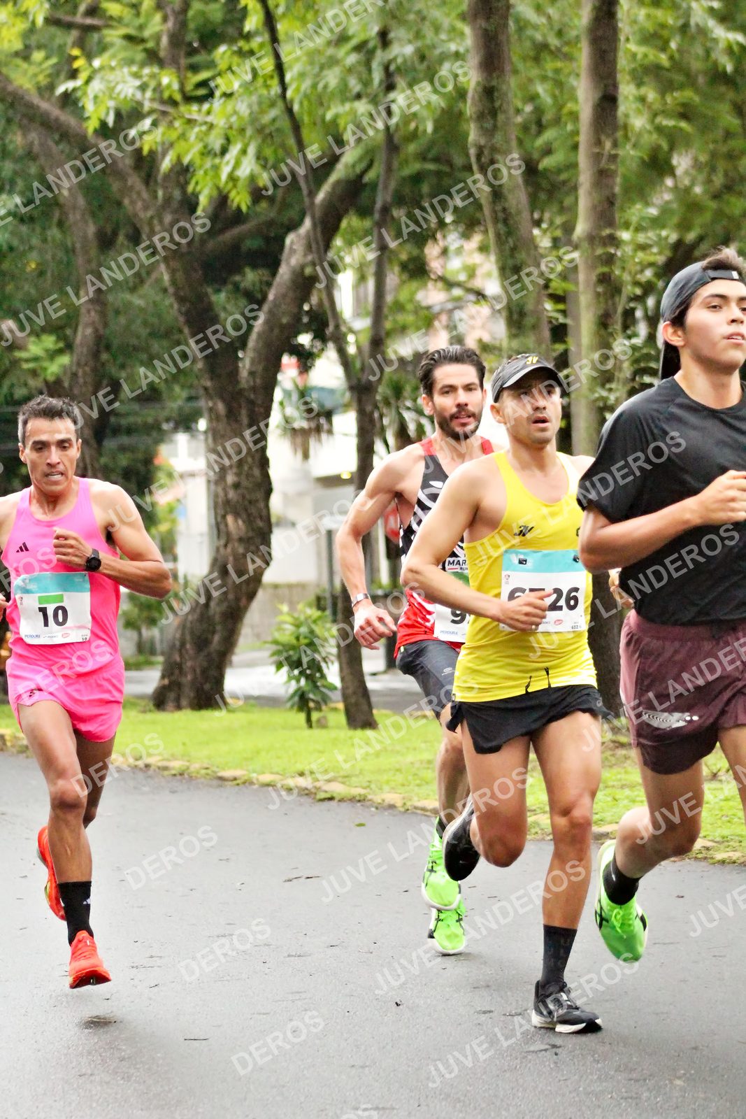 Foto del MEDIO MARATÓN ATLAS en Av. Patria, frente al Parque El Polvorín, Zapopan a las 08:00 · dorsal 10, 26, 9