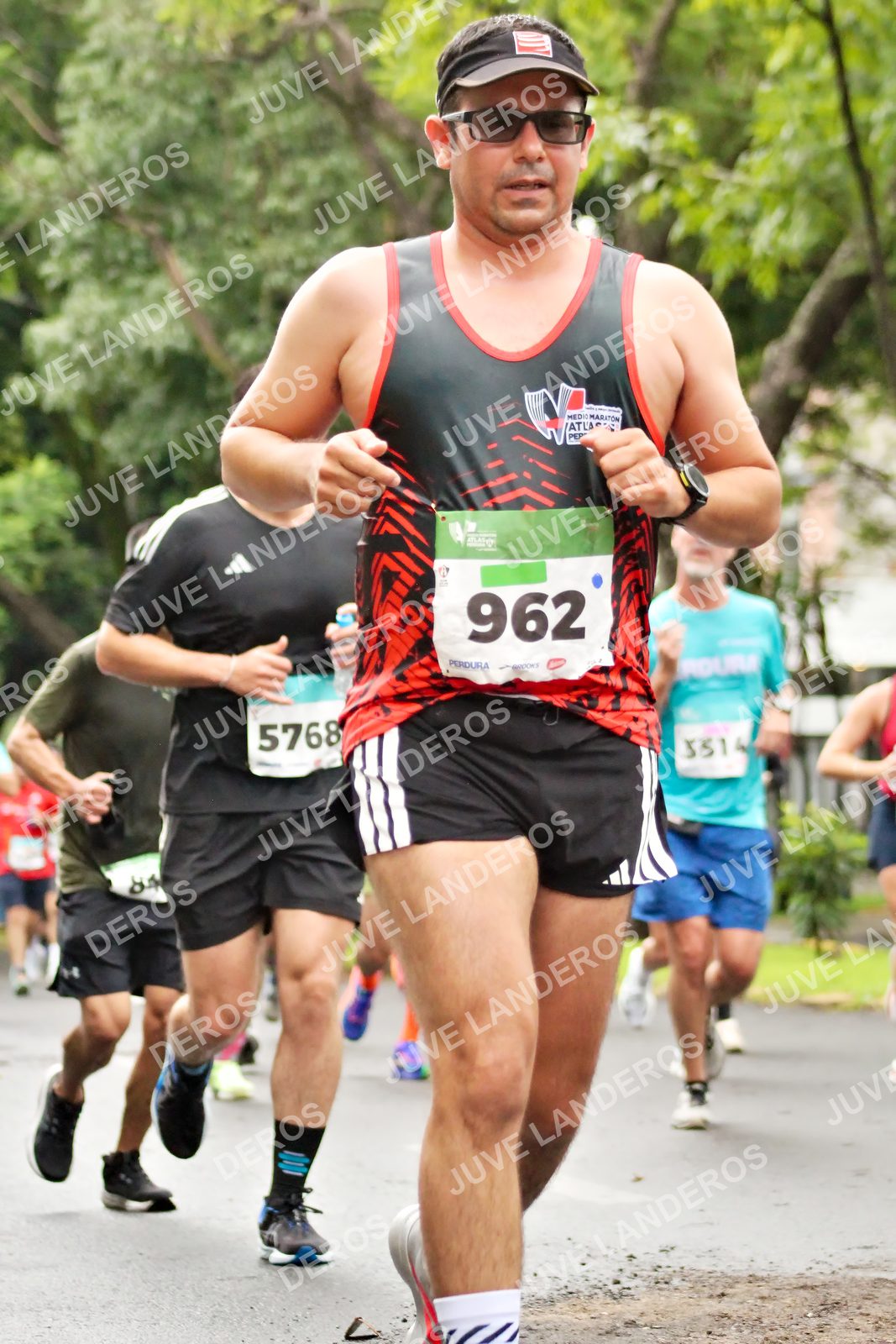 Foto del MEDIO MARATÓN ATLAS en Av. Patria, frente al Parque El Polvorín, Zapopan a las 08:24 · dorsal 962, 5768, 3514