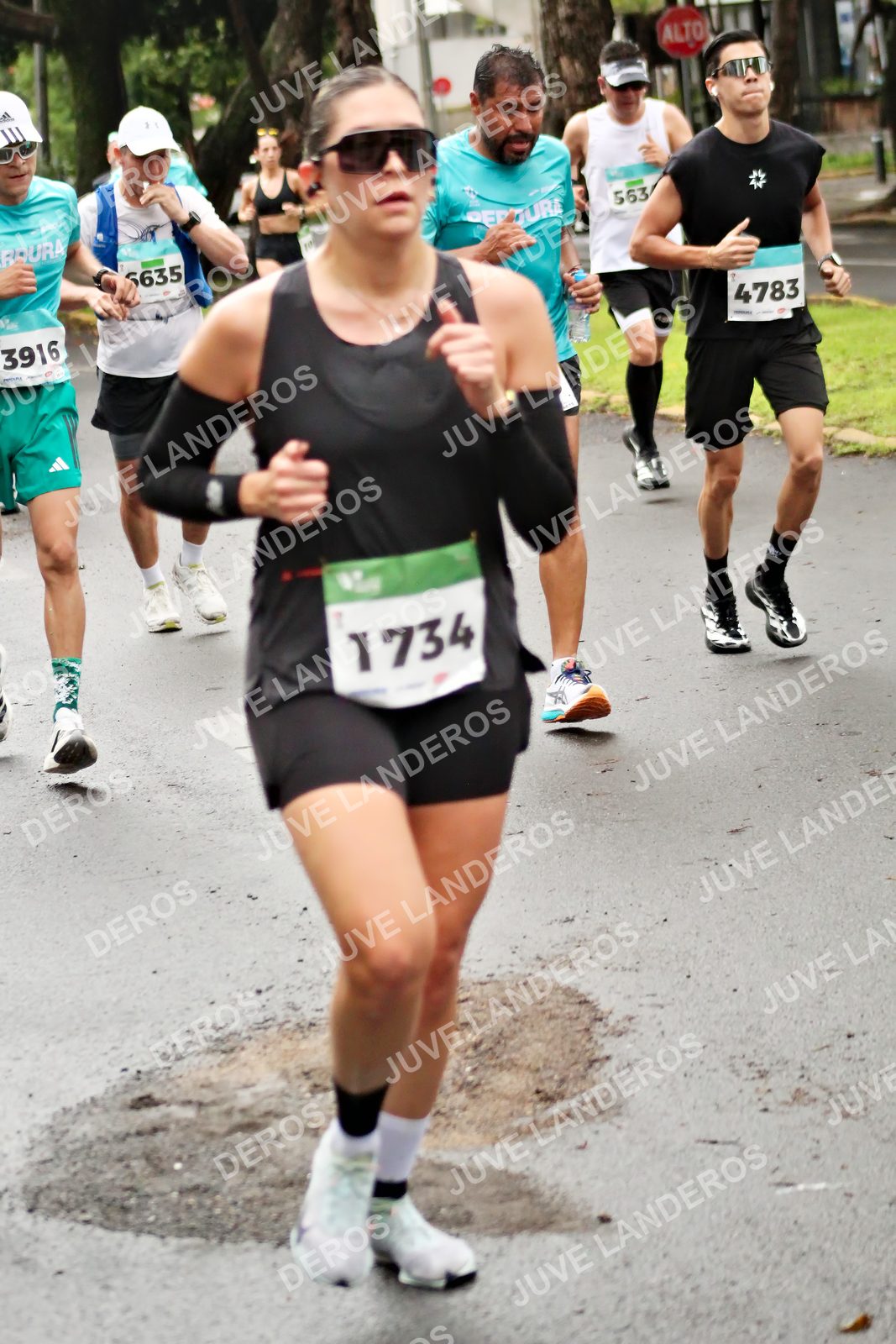 Foto del MEDIO MARATÓN ATLAS en Av. Patria, frente al Parque El Polvorín, Zapopan a las 08:17 · dorsal 4783, 1734, 3916, 563