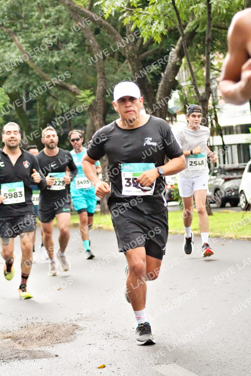 Foto del MEDIO MARATÓN ATLAS en Av. Patria, frente al Parque El Polvorín, Zapopan a las 08:13 · dorsal 229, 5983, 28, 3495
