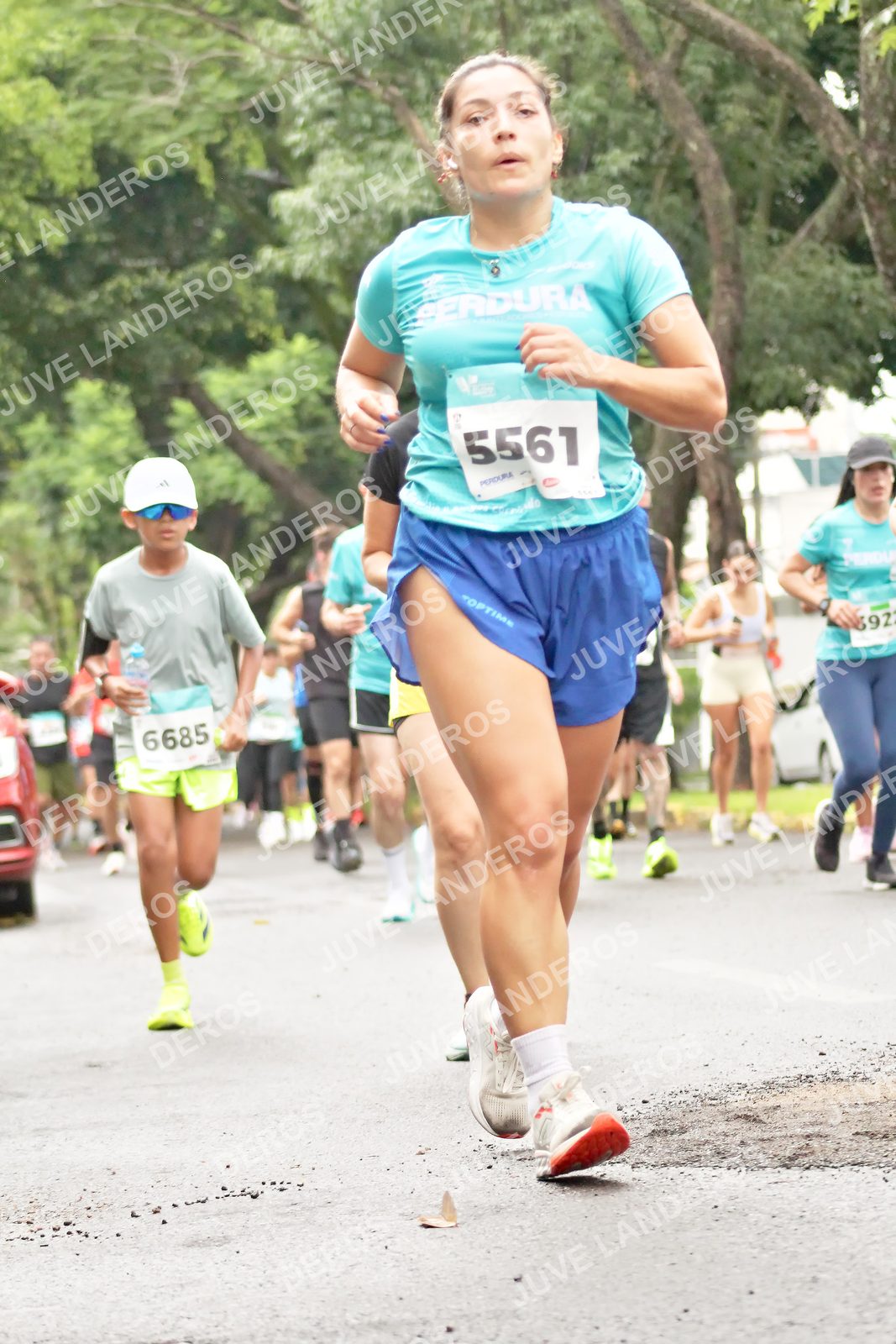 Foto del MEDIO MARATÓN ATLAS en Av. Patria, frente al Parque El Polvorín, Zapopan a las 08:39 · dorsal 6685, 5561