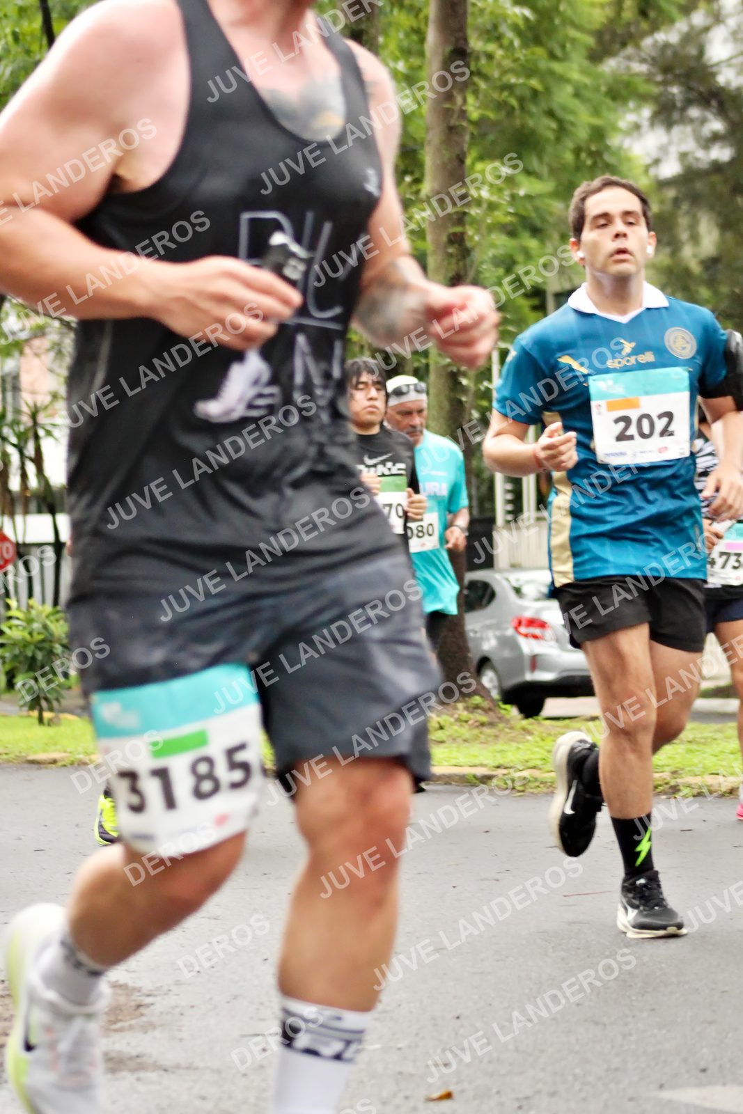 Foto del MEDIO MARATÓN ATLAS en Av. Patria, frente al Parque El Polvorín, Zapopan a las 08:32 · dorsal 202, 73, 70, 80