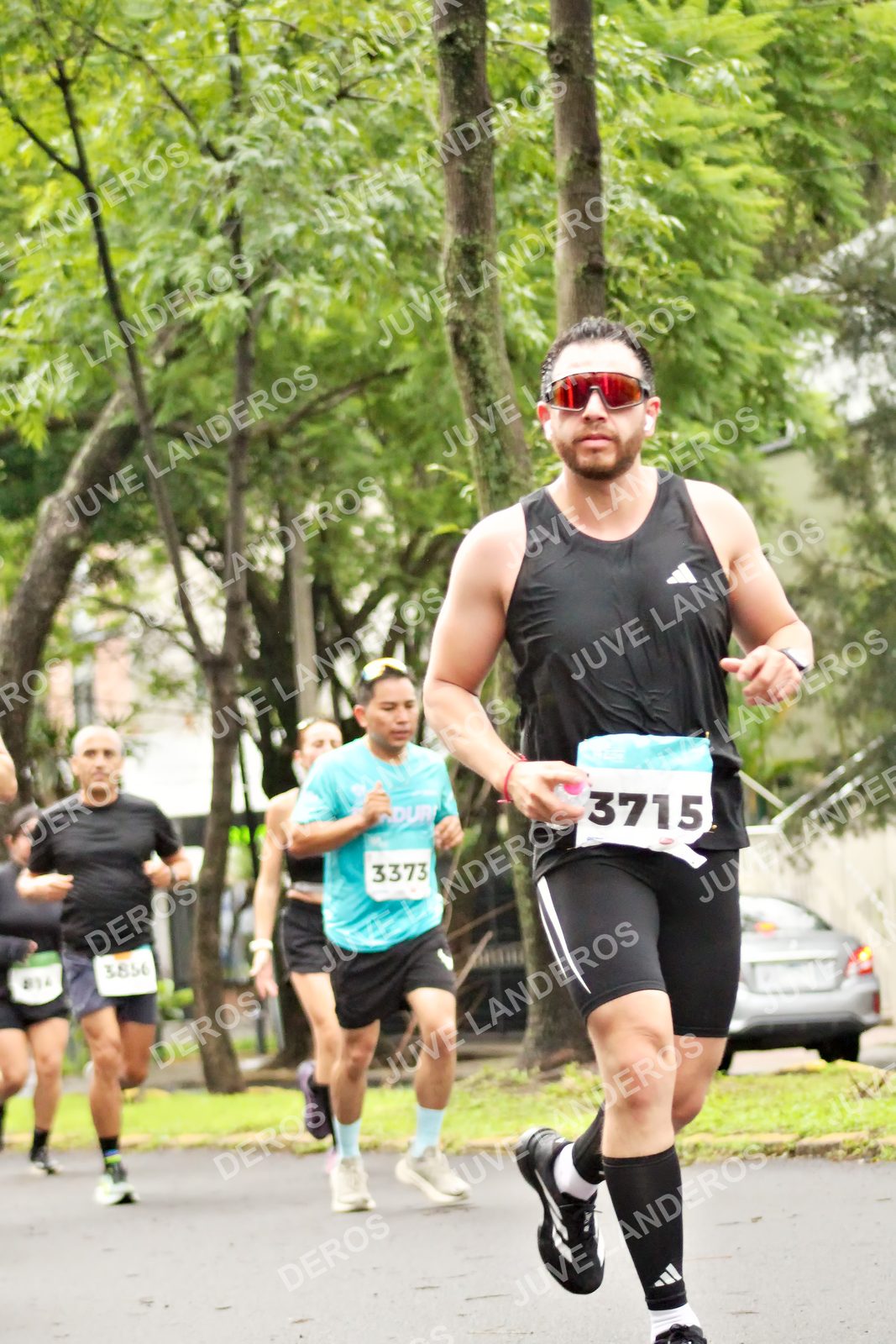 Foto del MEDIO MARATÓN ATLAS en Av. Patria, frente al Parque El Polvorín, Zapopan a las 08:26 · dorsal 3715, 3373, 3856