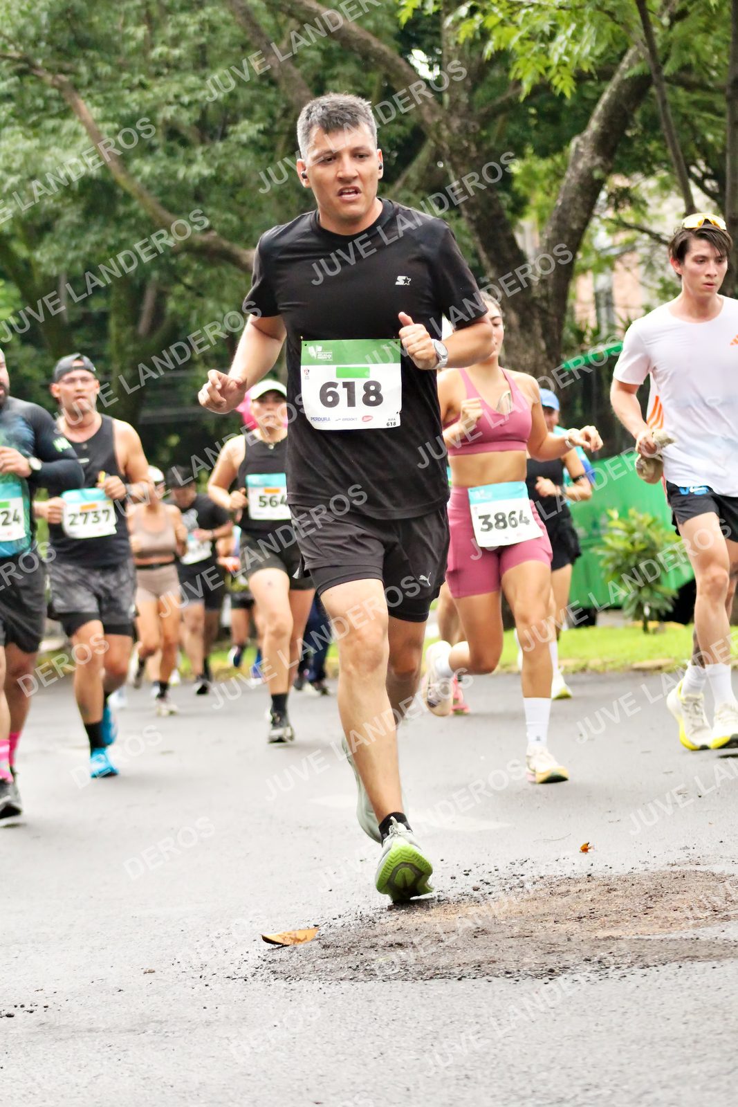 Foto del MEDIO MARATÓN ATLAS en Av. Patria, frente al Parque El Polvorín, Zapopan a las 08:27 · dorsal 618, 3864, 2737, 564