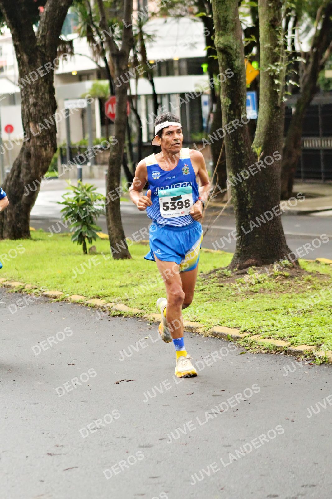 Foto del MEDIO MARATÓN ATLAS en Av. Patria, frente al Parque El Polvorín, Zapopan a las 08:09 · dorsal 5398