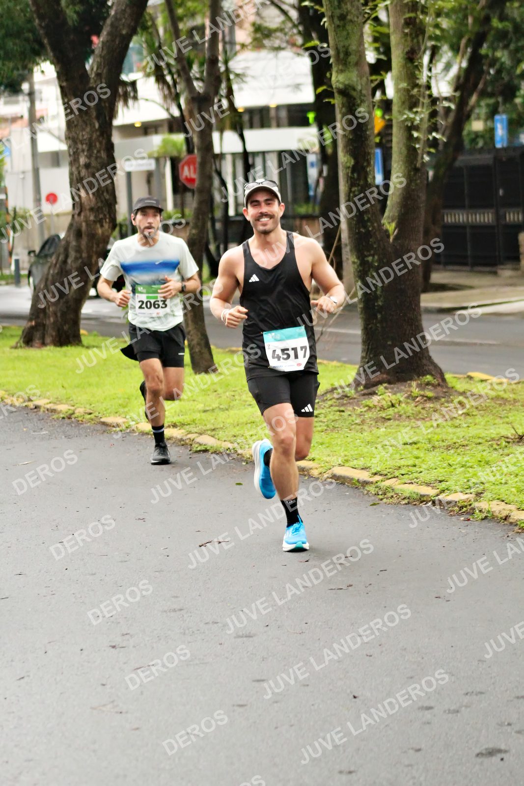 Foto del MEDIO MARATÓN ATLAS en Av. Patria, frente al Parque El Polvorín, Zapopan a las 08:14 · dorsal 4517, 2063
