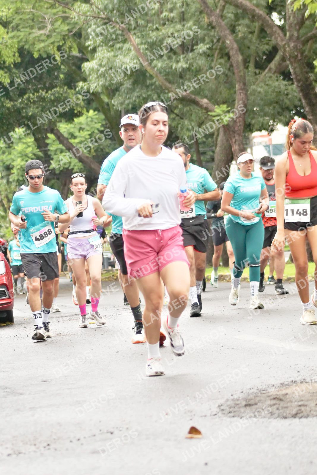 Foto del MEDIO MARATÓN ATLAS en Av. Patria, frente al Parque El Polvorín, Zapopan a las 08:38 · dorsal 1148, 4888, 498