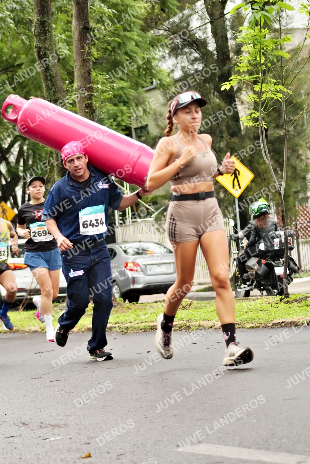 Foto del MEDIO MARATÓN ATLAS en Av. Patria, frente al Parque El Polvorín, Zapopan a las 08:27 · dorsal 6434, 269