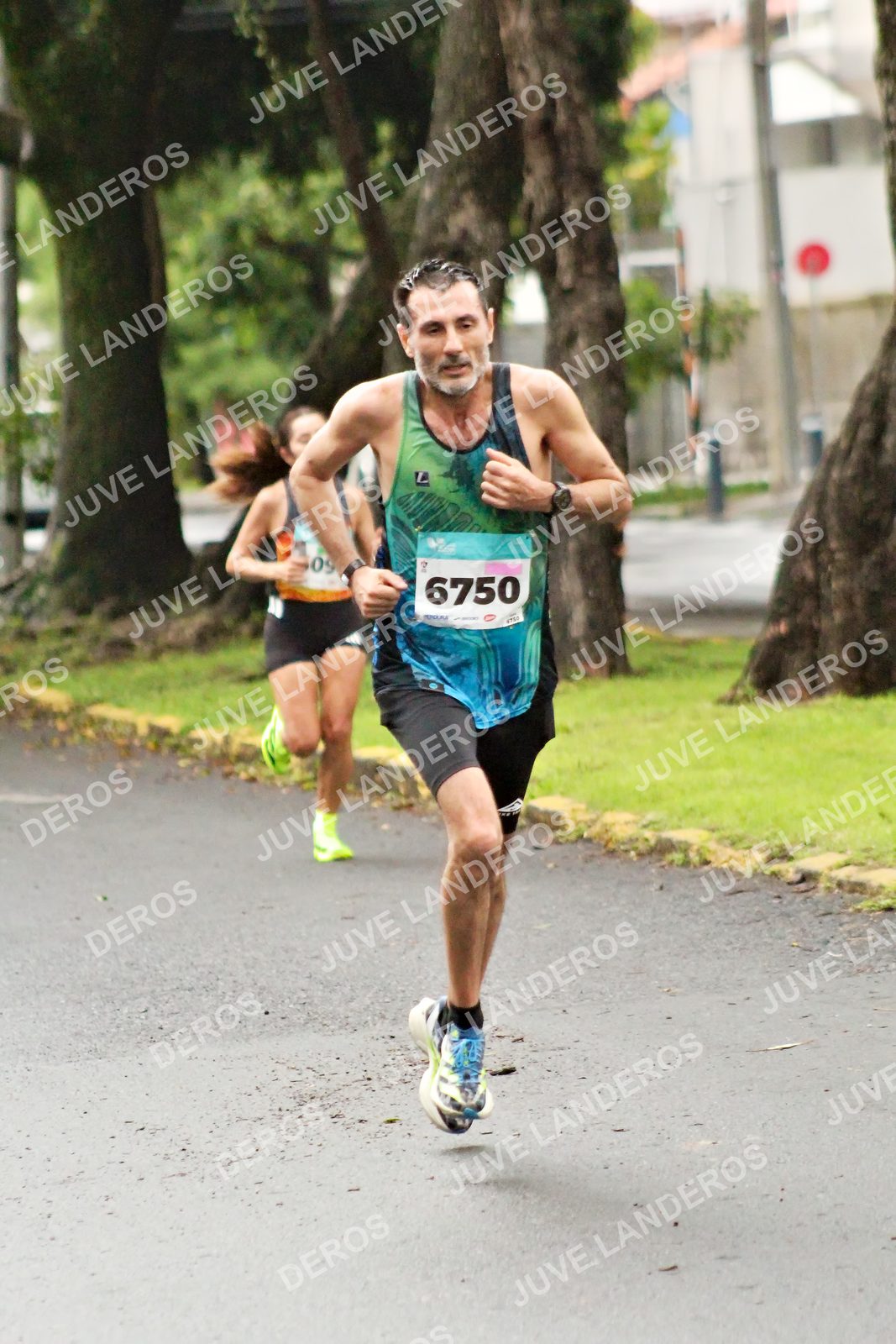 Foto del MEDIO MARATÓN ATLAS en Av. Patria, frente al Parque El Polvorín, Zapopan a las 08:02 · dorsal 6750, 9