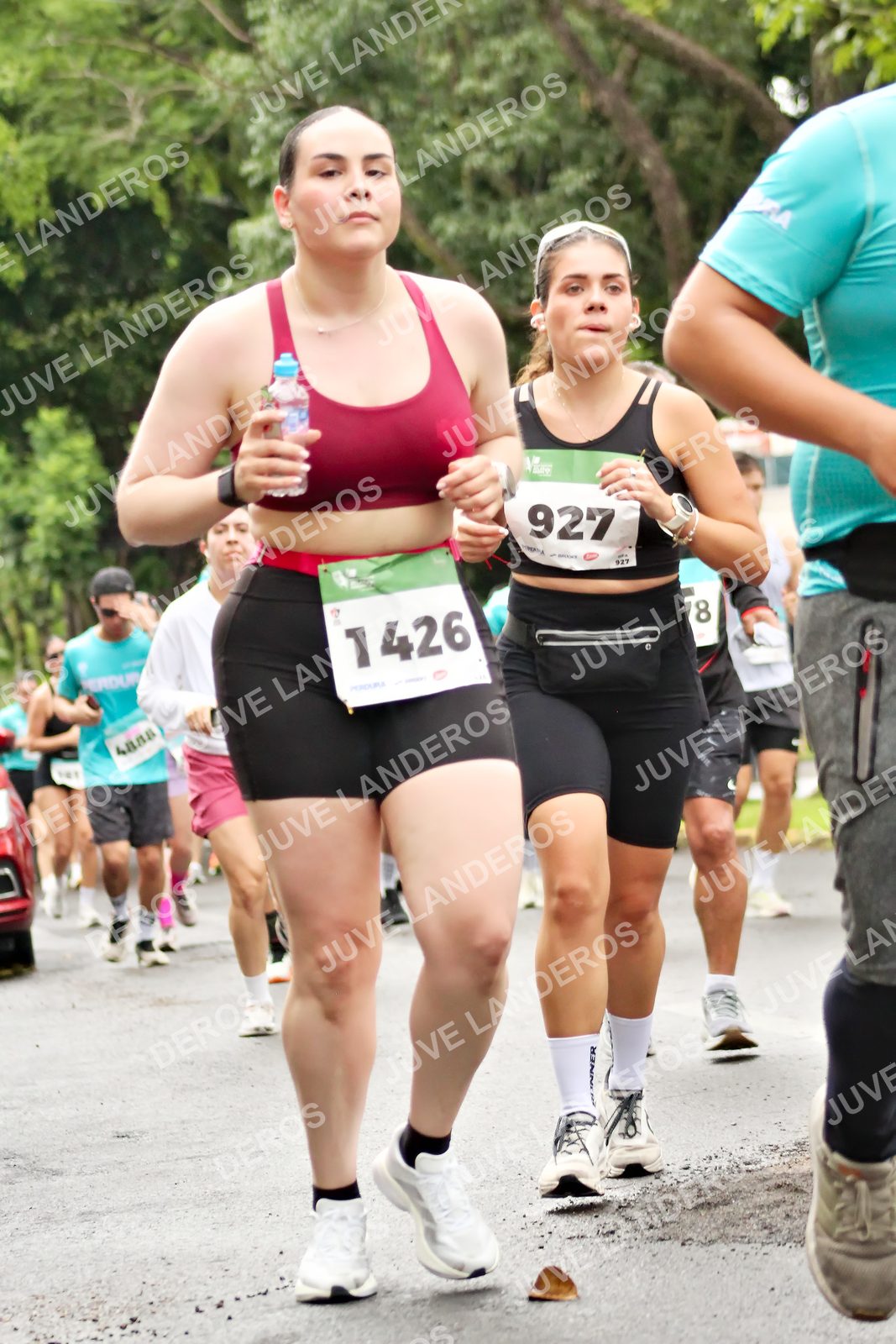 Foto del MEDIO MARATÓN ATLAS en Av. Patria, frente al Parque El Polvorín, Zapopan a las 08:38 · dorsal 927, 1426, 4888, 8