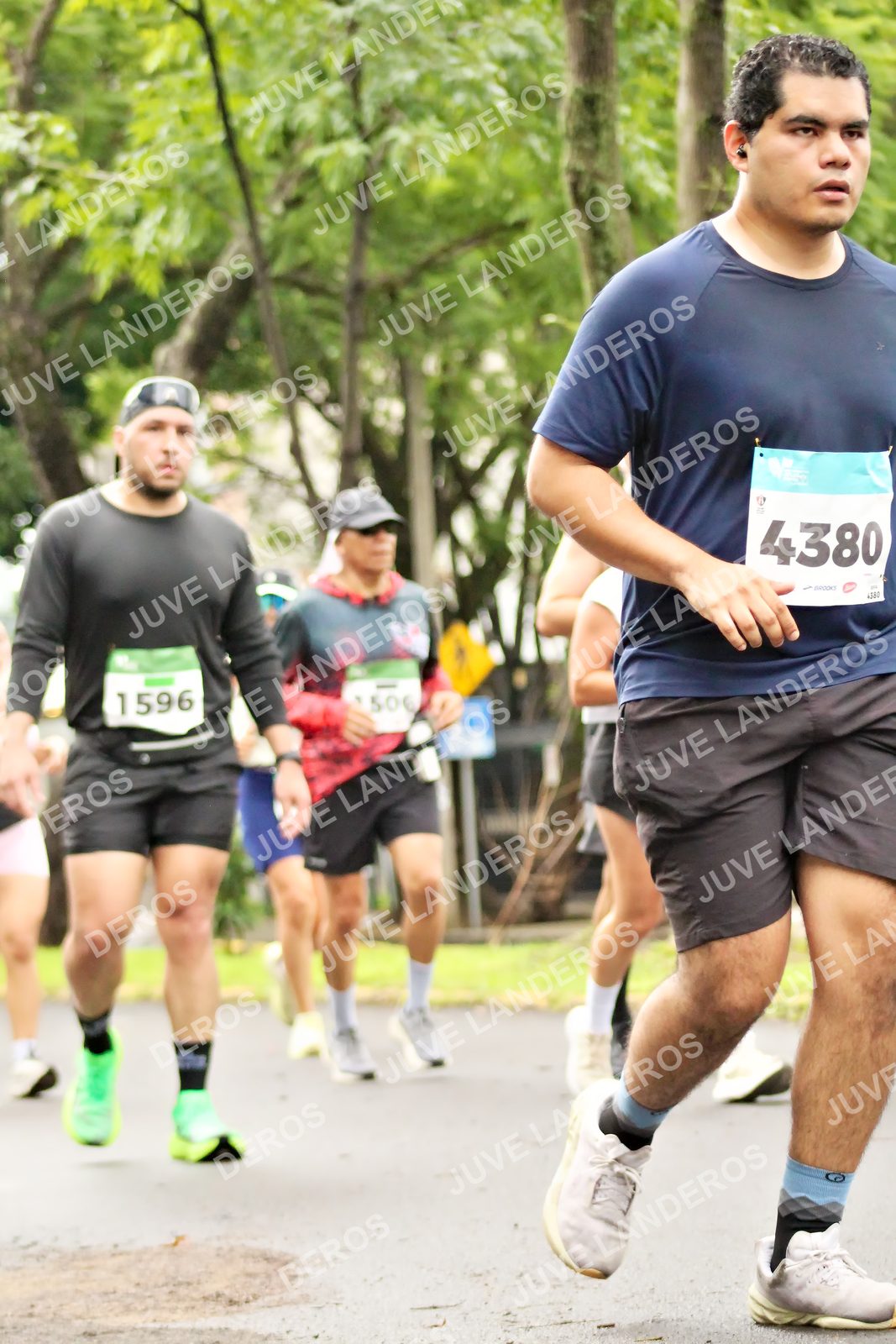 Foto del MEDIO MARATÓN ATLAS en Av. Patria, frente al Parque El Polvorín, Zapopan a las 08:42 · dorsal 4380, 1596, 506, 4580