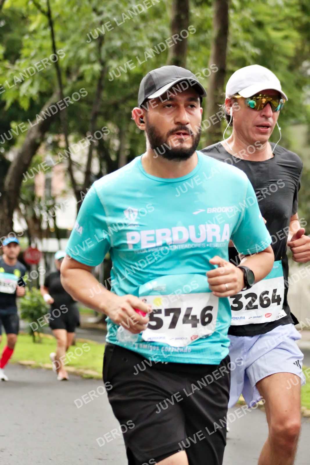 Foto del MEDIO MARATÓN ATLAS en Av. Patria, frente al Parque El Polvorín, Zapopan a las 08:19 · dorsal 5746, 3264, 1264