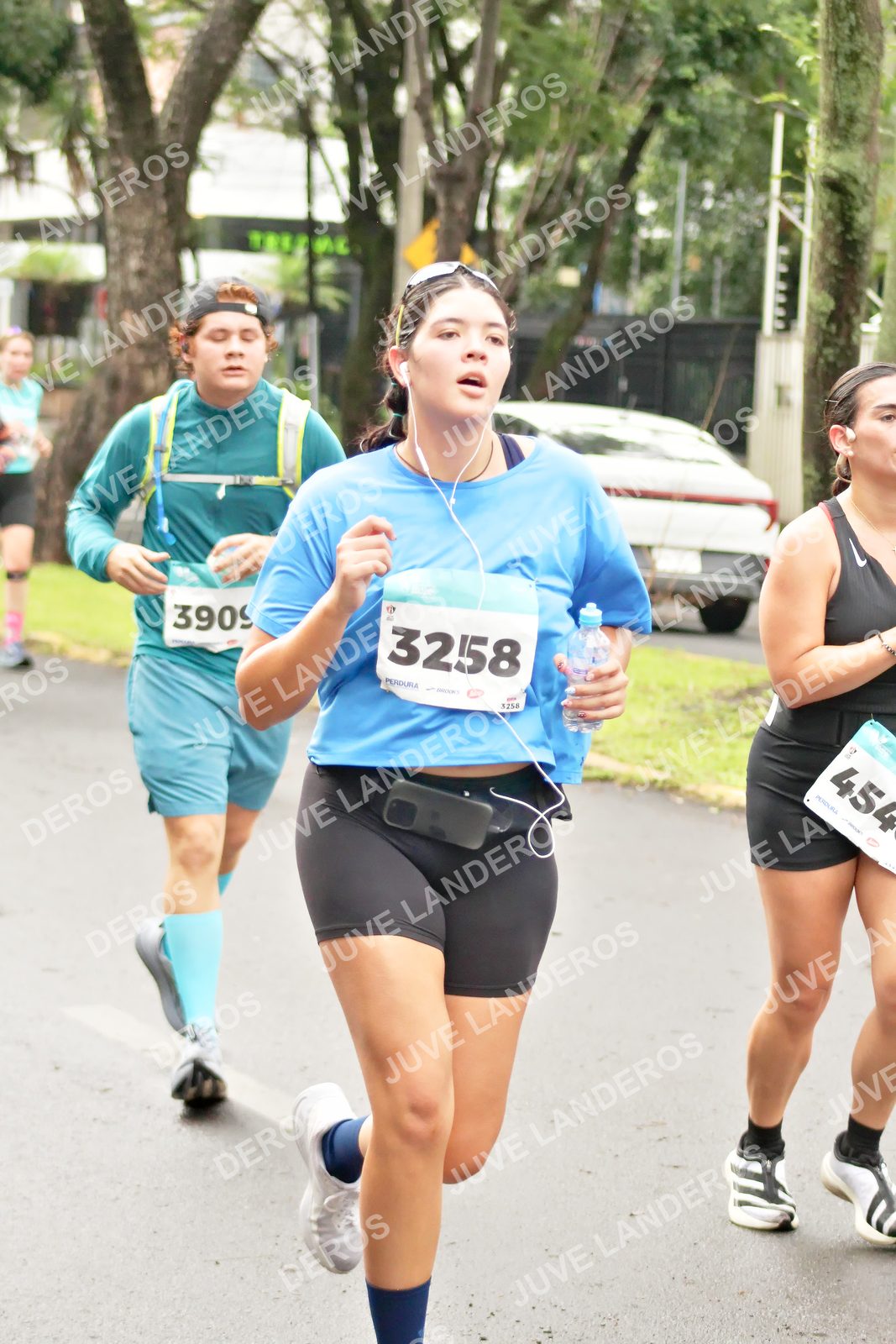 Foto del MEDIO MARATÓN ATLAS en Av. Patria, frente al Parque El Polvorín, Zapopan a las 08:49 · dorsal 3909, 3258