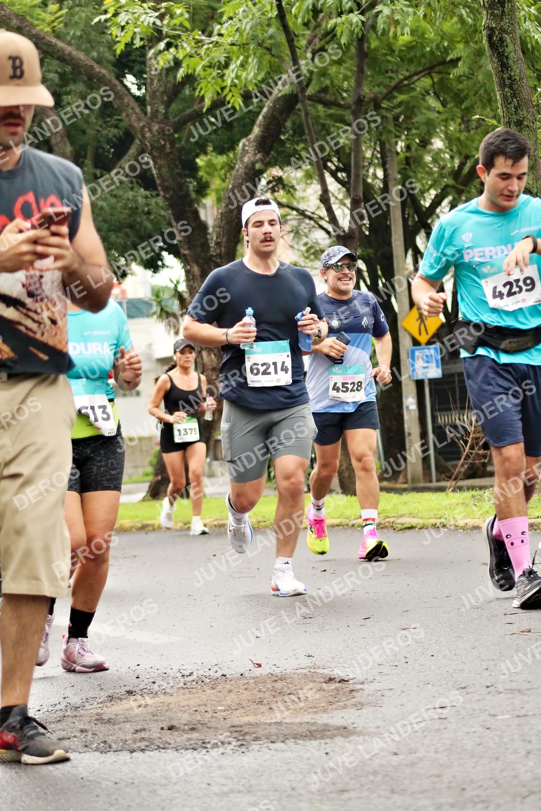 Foto del MEDIO MARATÓN ATLAS en Av. Patria, frente al Parque El Polvorín, Zapopan a las 08:35 · dorsal 4239, 6214, 4528, 1375