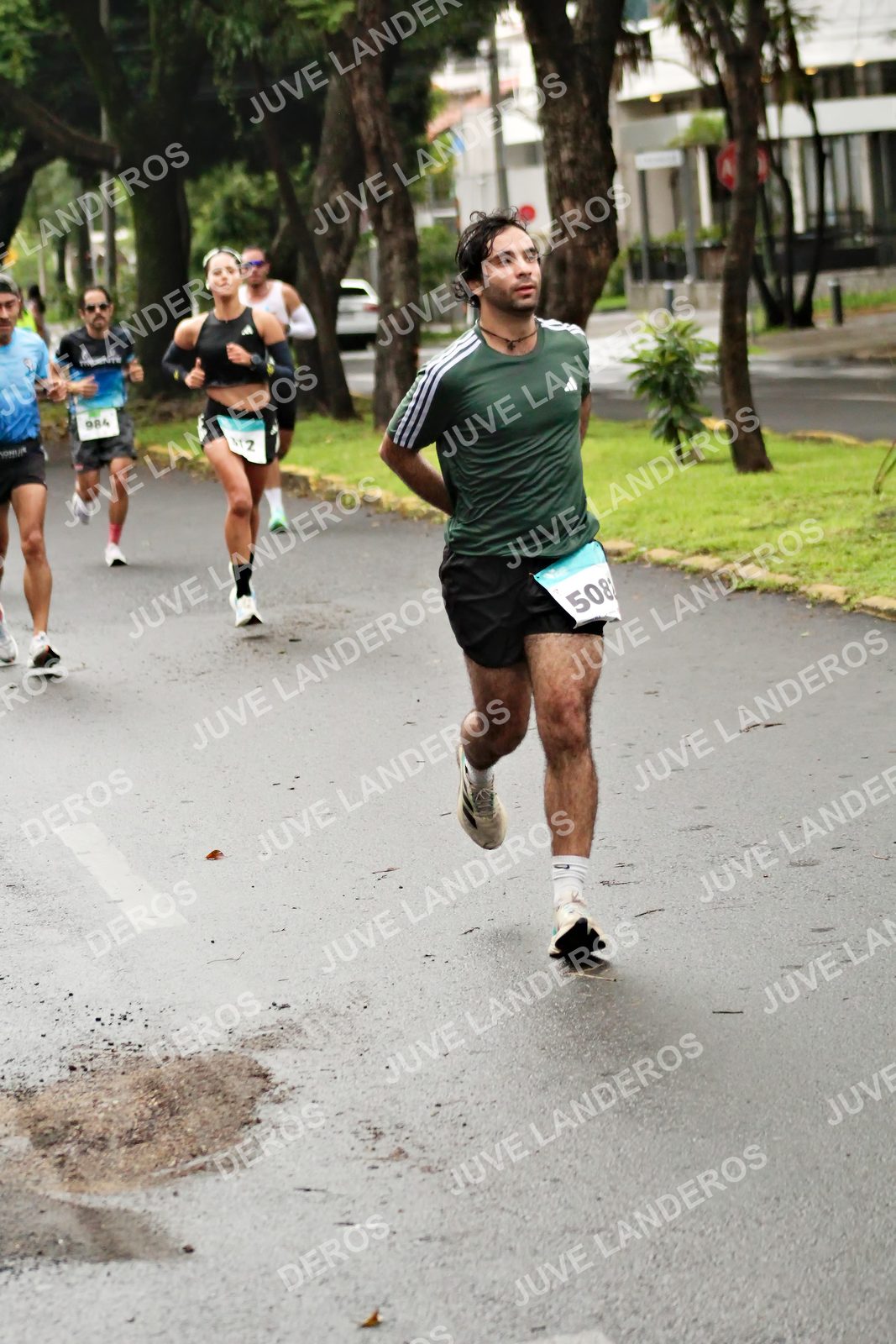 Foto del MEDIO MARATÓN ATLAS en Av. Patria, frente al Parque El Polvorín, Zapopan a las 08:09 · dorsal 508, 984