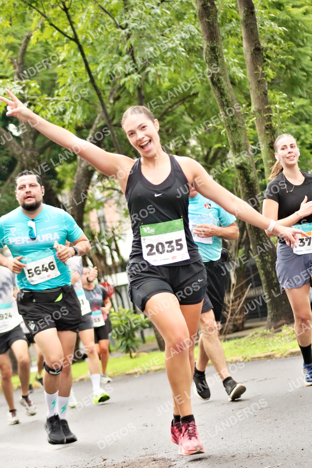 Foto del MEDIO MARATÓN ATLAS en Av. Patria, frente al Parque El Polvorín, Zapopan a las 08:31 · dorsal 2035, 5646, 37, 924