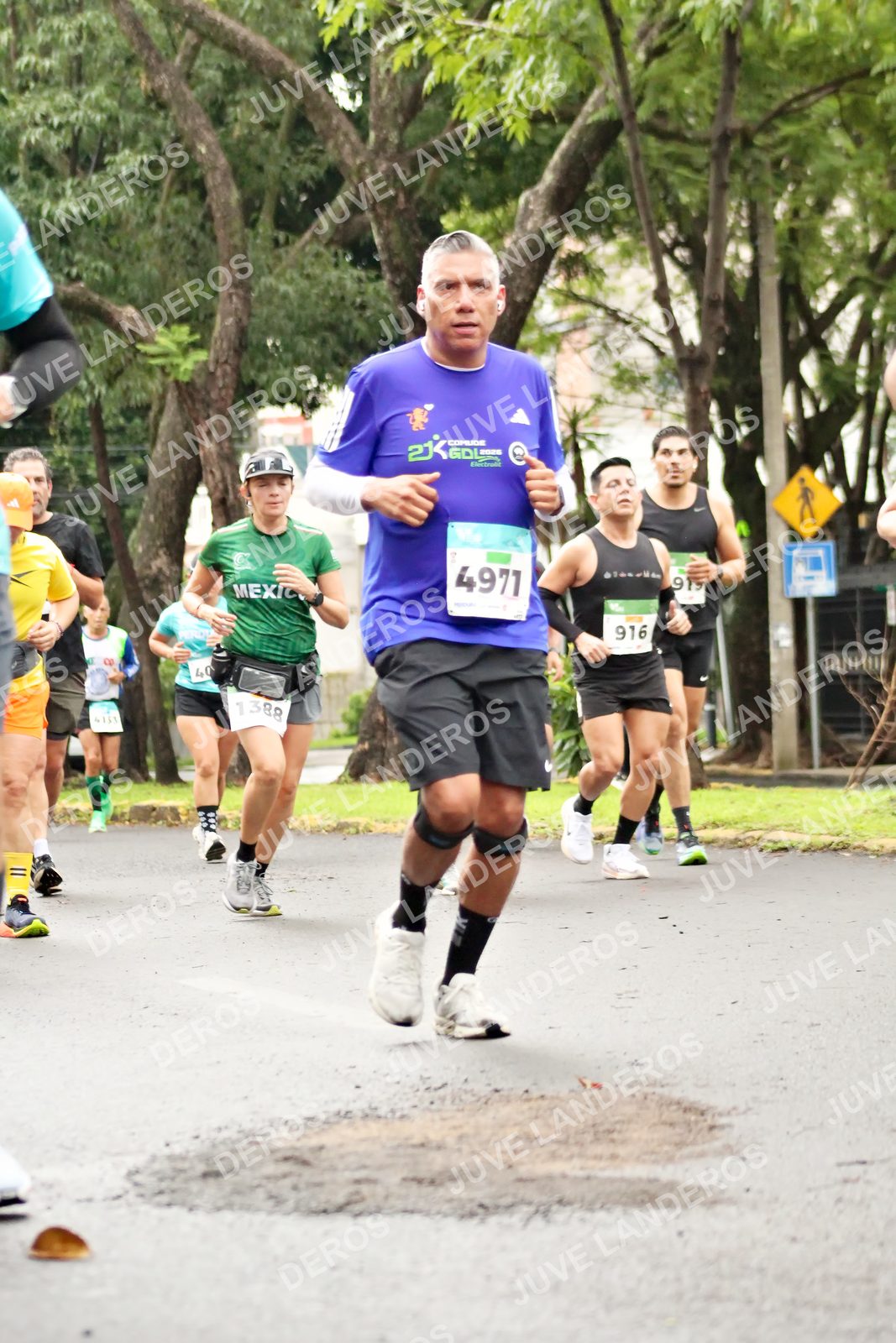Foto del MEDIO MARATÓN ATLAS en Av. Patria, frente al Parque El Polvorín, Zapopan a las 08:38 · dorsal 916, 1388, 40, 4971