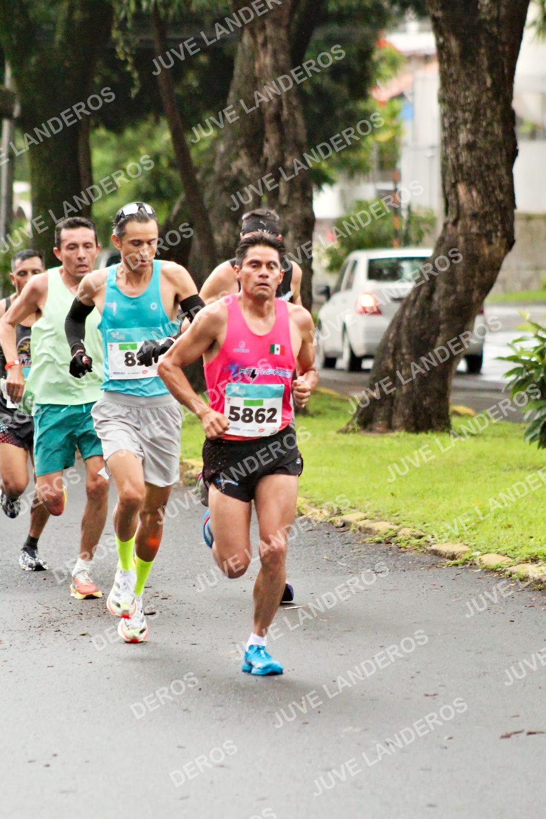 Foto del MEDIO MARATÓN ATLAS en Av. Patria, frente al Parque El Polvorín, Zapopan a las 07:57 · dorsal 5862