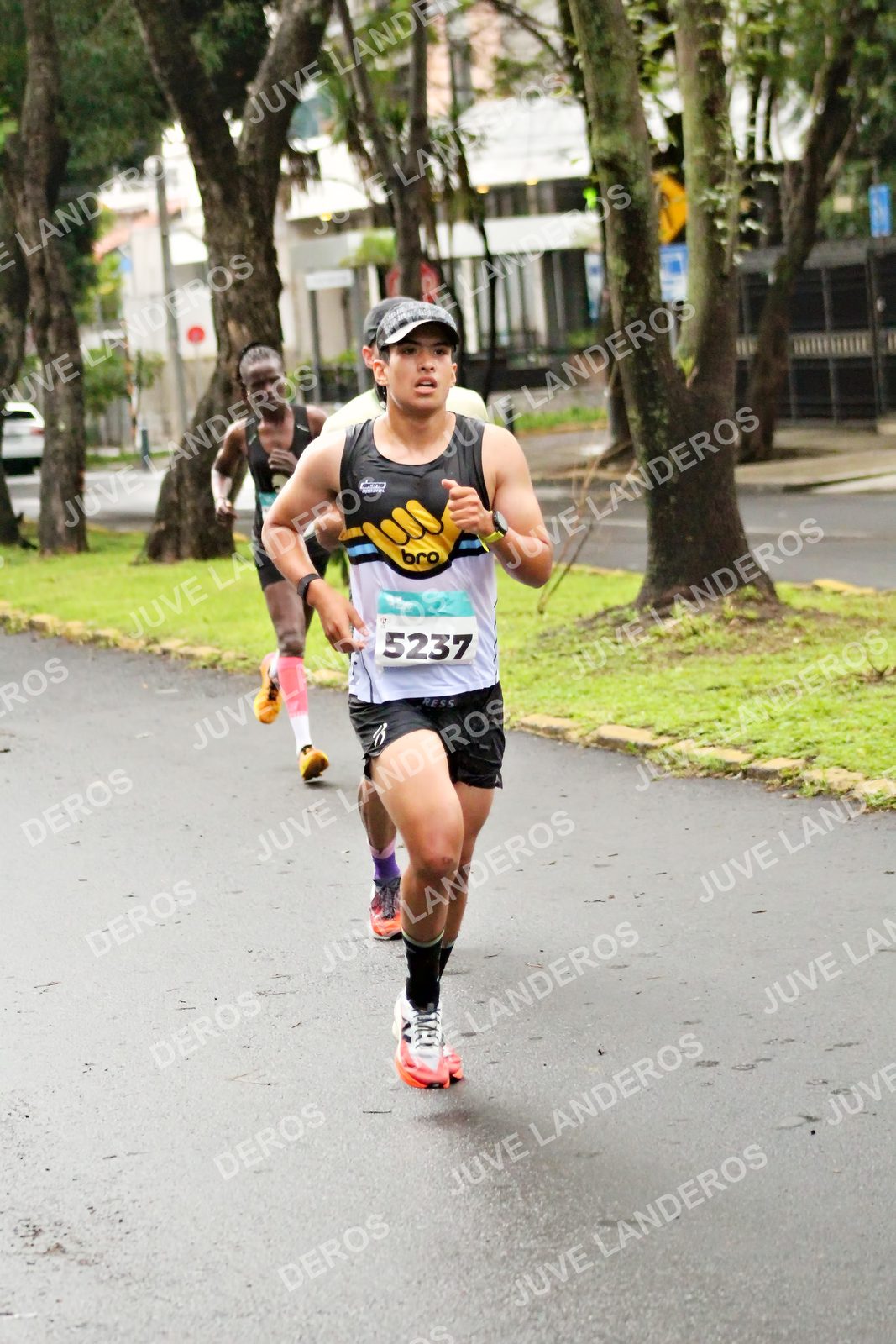 Foto del MEDIO MARATÓN ATLAS en Av. Patria, frente al Parque El Polvorín, Zapopan a las 08:03 · dorsal 5237