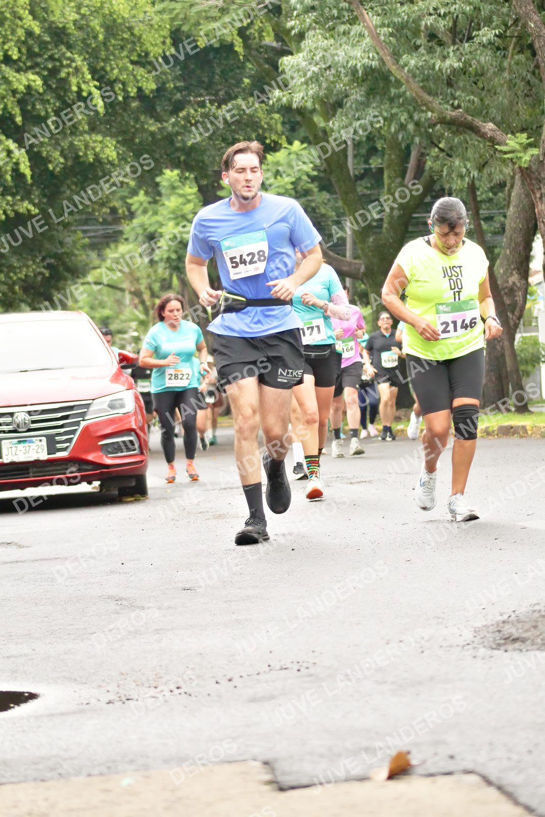 Foto del MEDIO MARATÓN ATLAS en Av. Patria, frente al Parque El Polvorín, Zapopan a las 08:45 · dorsal 5428, 2822, 2146, 171