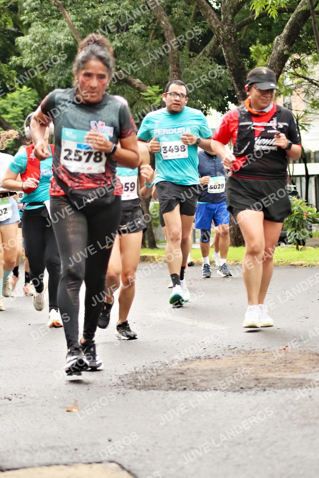 Foto del MEDIO MARATÓN ATLAS en Av. Patria, frente al Parque El Polvorín, Zapopan a las 08:42 · dorsal 2578, 3498, 59, 5029