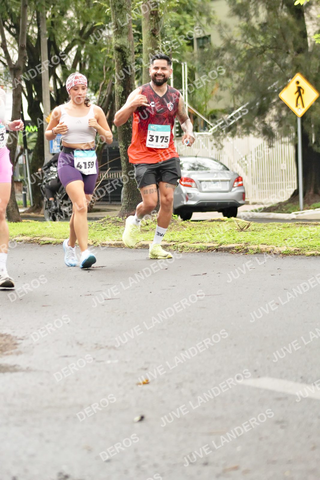 Foto del MEDIO MARATÓN ATLAS en Av. Patria, frente al Parque El Polvorín, Zapopan a las 08:29 · dorsal 3175, 4159, 3