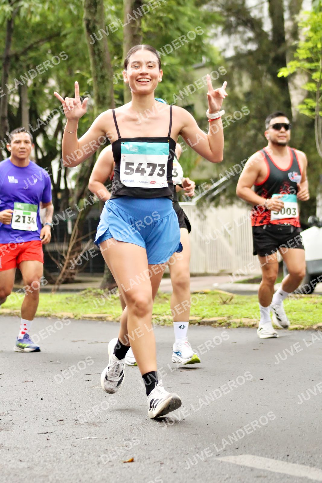 Foto del MEDIO MARATÓN ATLAS en Av. Patria, frente al Parque El Polvorín, Zapopan a las 08:33 · dorsal 5473, 2134, 3