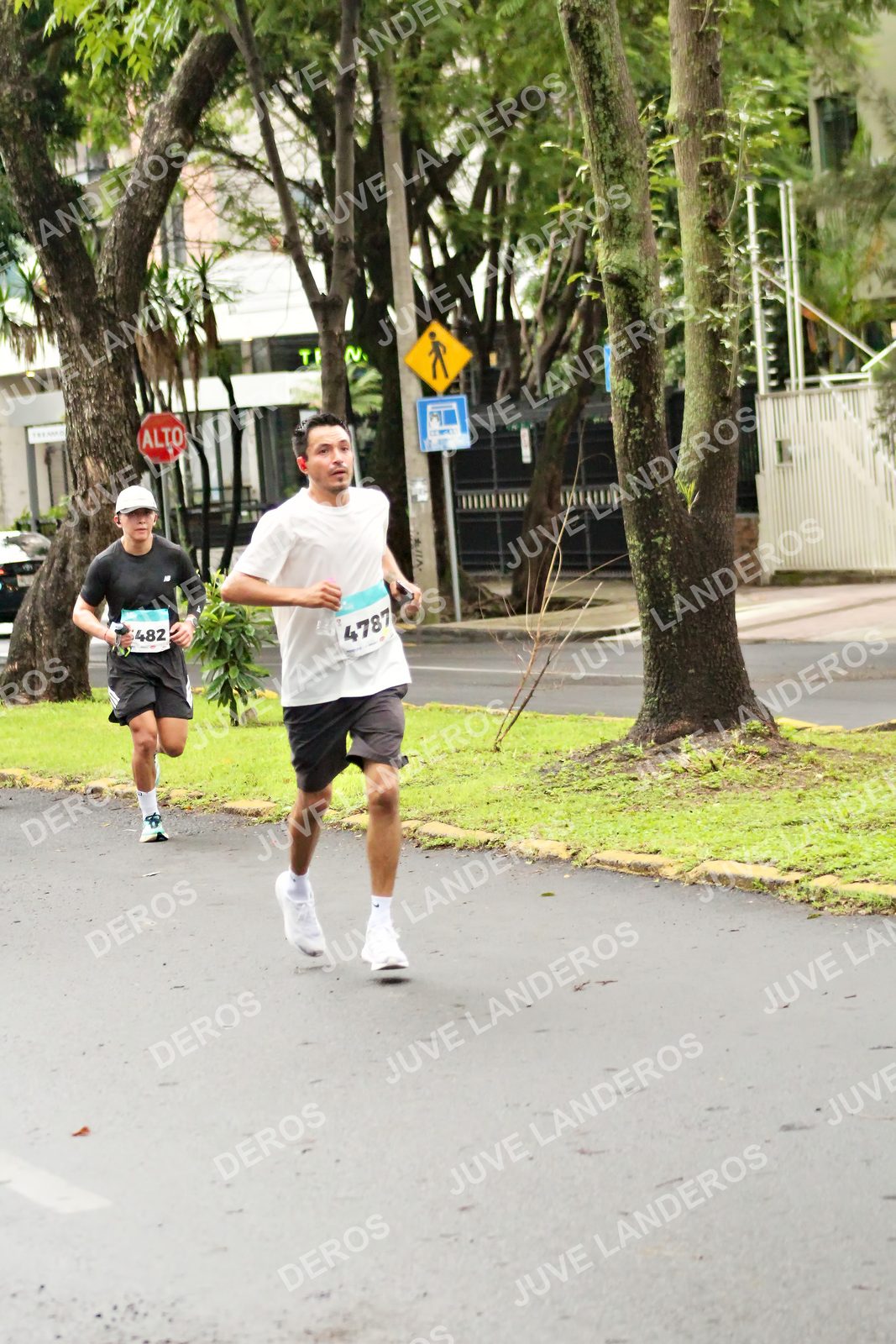 Foto del MEDIO MARATÓN ATLAS en Av. Patria, frente al Parque El Polvorín, Zapopan a las 08:17 · dorsal 482, 4787