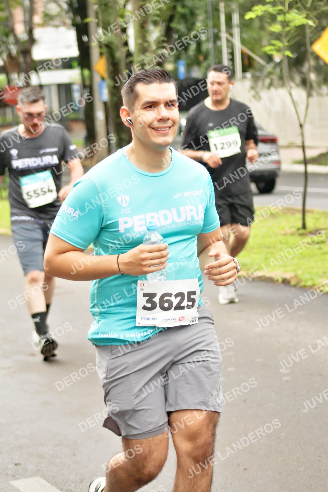 Foto del MEDIO MARATÓN ATLAS en Av. Patria, frente al Parque El Polvorín, Zapopan a las 09:04 · dorsal 3625, 5554, 1299