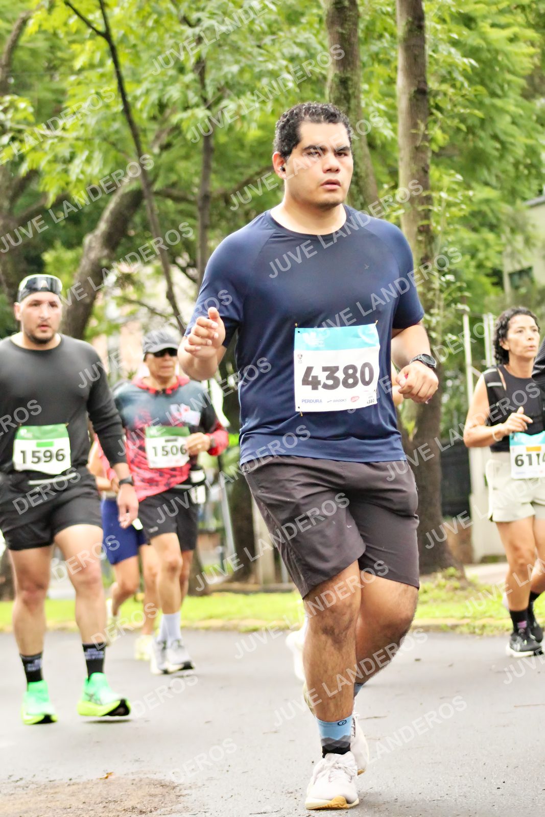 Foto del MEDIO MARATÓN ATLAS en Av. Patria, frente al Parque El Polvorín, Zapopan a las 08:42 · dorsal 4380, 1596, 1506