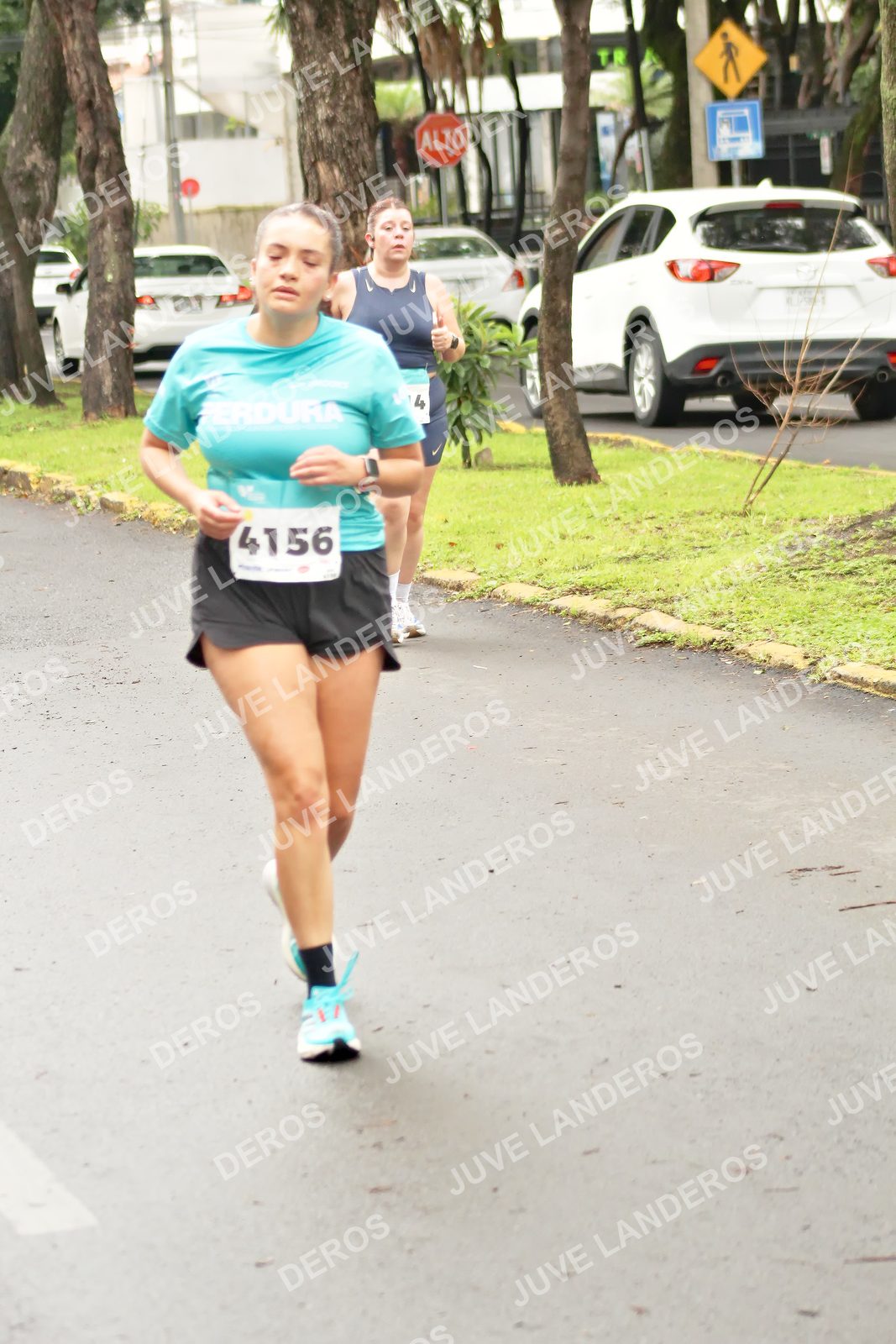 Foto del MEDIO MARATÓN ATLAS en Av. Patria, frente al Parque El Polvorín, Zapopan a las 08:56 · dorsal 4156, 4