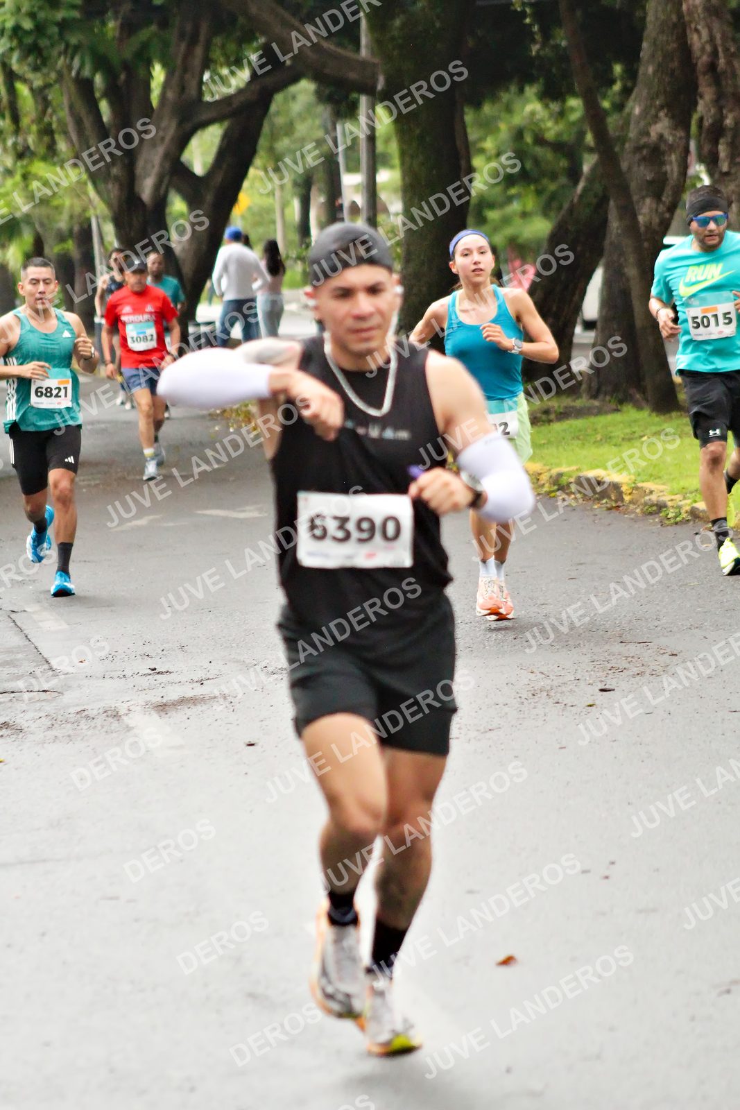 Foto del MEDIO MARATÓN ATLAS en Av. Patria, frente al Parque El Polvorín, Zapopan a las 08:10 · dorsal 6821, 6390, 5015, 2
