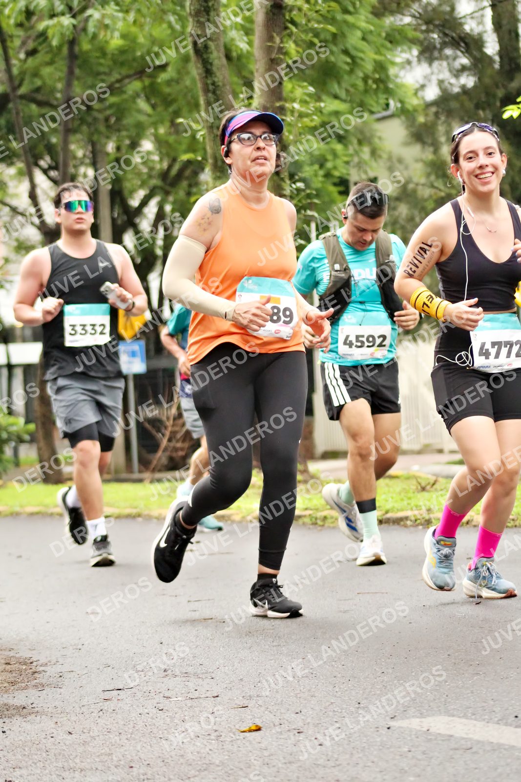 Foto del MEDIO MARATÓN ATLAS en Av. Patria, frente al Parque El Polvorín, Zapopan a las 08:37 · dorsal 4592, 89, 4772, 3332