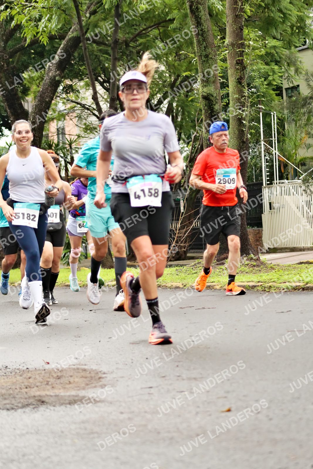 Foto del MEDIO MARATÓN ATLAS en Av. Patria, frente al Parque El Polvorín, Zapopan a las 08:34 · dorsal 2909, 64, 4158