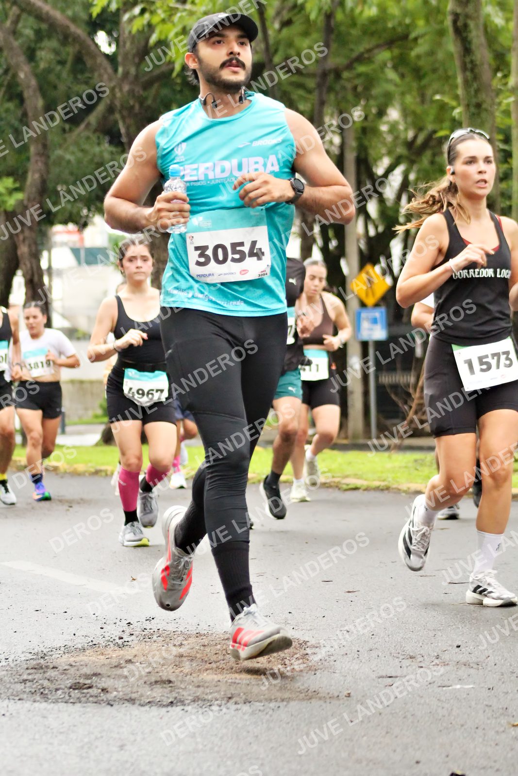 Foto del MEDIO MARATÓN ATLAS en Av. Patria, frente al Parque El Polvorín, Zapopan a las 08:23 · dorsal 3054, 4967, 1573, 3819