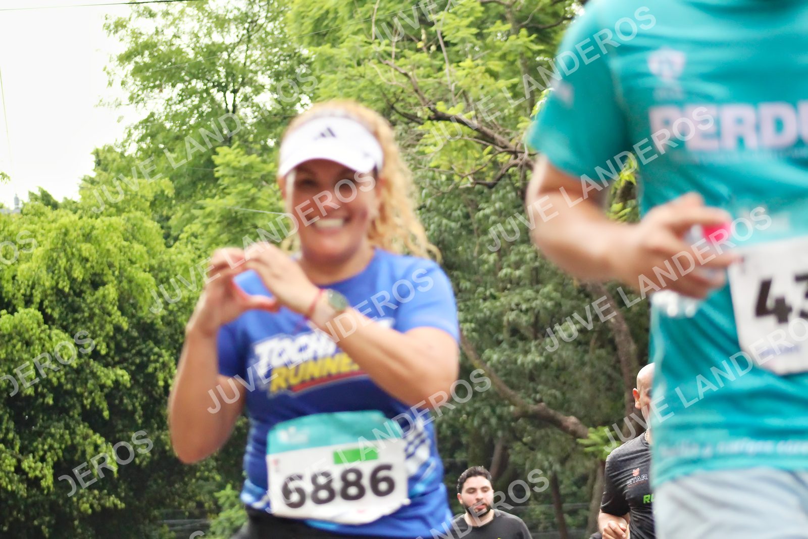 Foto del MEDIO MARATÓN ATLAS en Av. Patria, frente al Parque El Polvorín, Zapopan a las 08:32 · dorsal 6886