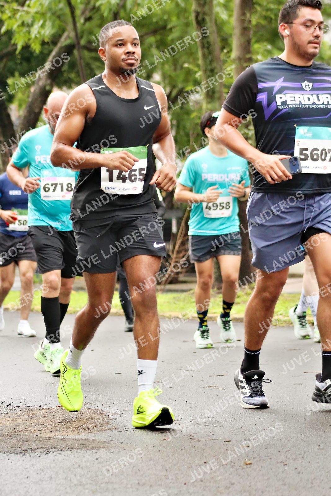 Foto del MEDIO MARATÓN ATLAS en Av. Patria, frente al Parque El Polvorín, Zapopan a las 08:43 · dorsal 6718, 1465, 4958, 50