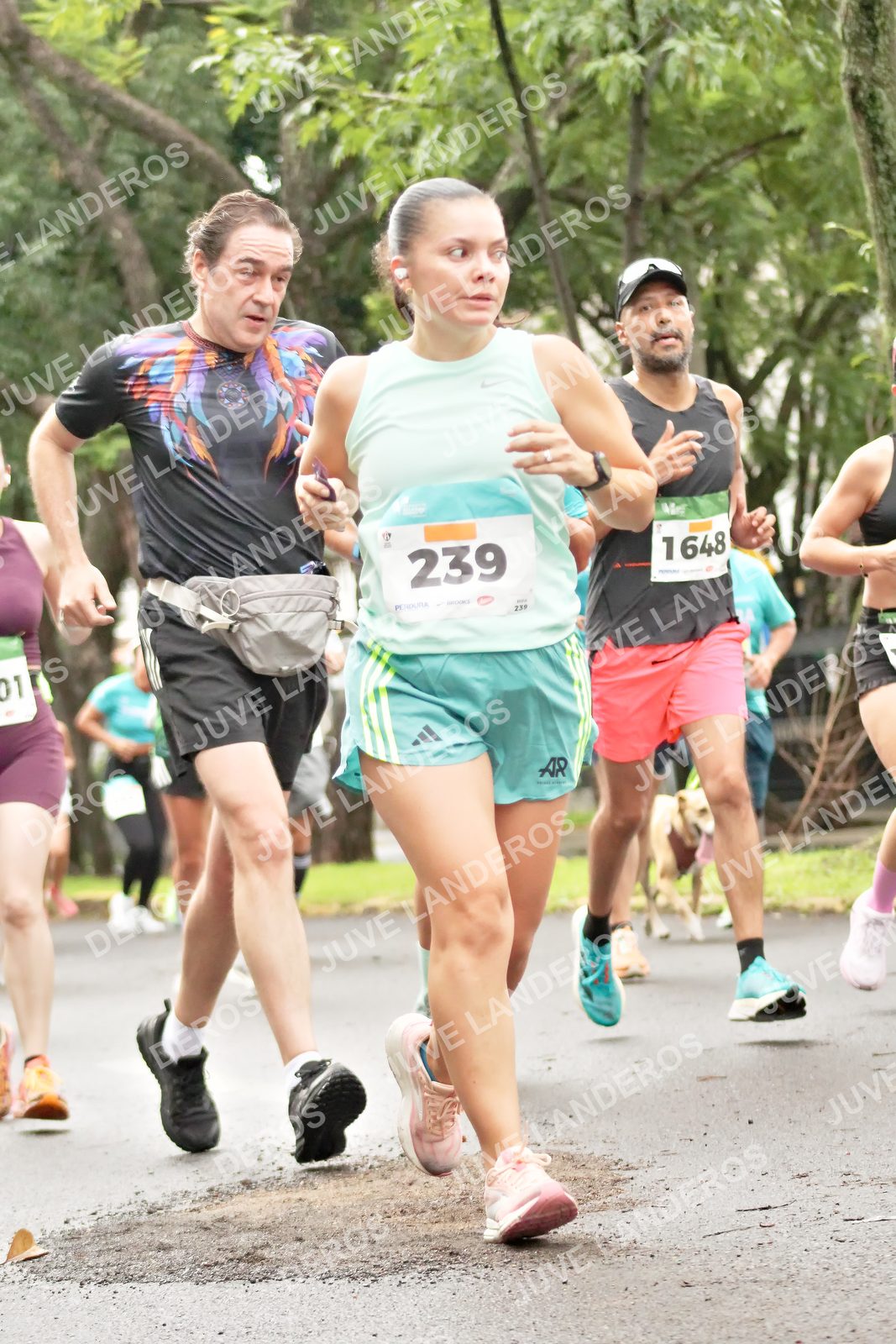 Foto del MEDIO MARATÓN ATLAS en Av. Patria, frente al Parque El Polvorín, Zapopan a las 08:34 · dorsal 239, 1648