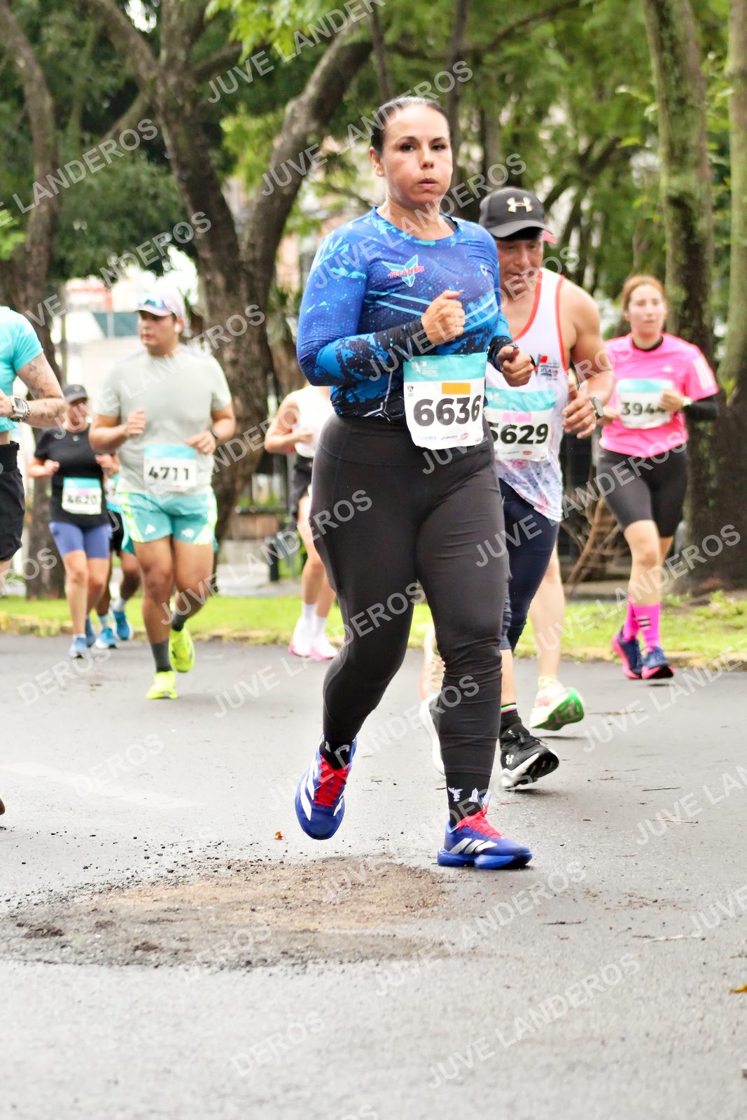 Foto del MEDIO MARATÓN ATLAS en Av. Patria, frente al Parque El Polvorín, Zapopan a las 08:29 · dorsal 6636, 4711, 629