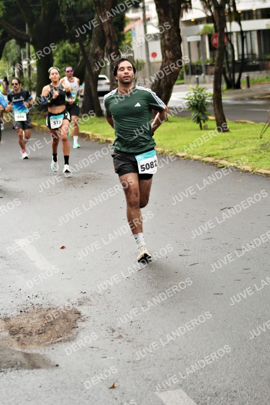 Foto del MEDIO MARATÓN ATLAS en Av. Patria, frente al Parque El Polvorín, Zapopan a las 08:09 · dorsal 5082, 984