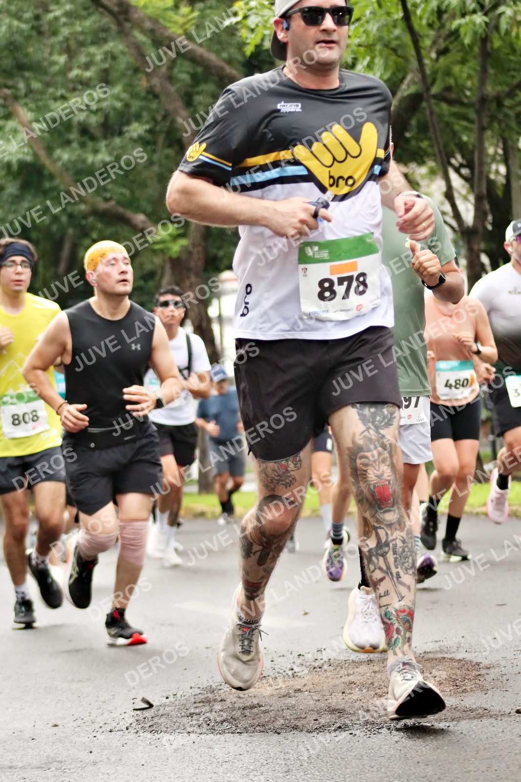 Foto del MEDIO MARATÓN ATLAS en Av. Patria, frente al Parque El Polvorín, Zapopan a las 08:24 · dorsal 878, 808, 480, 3