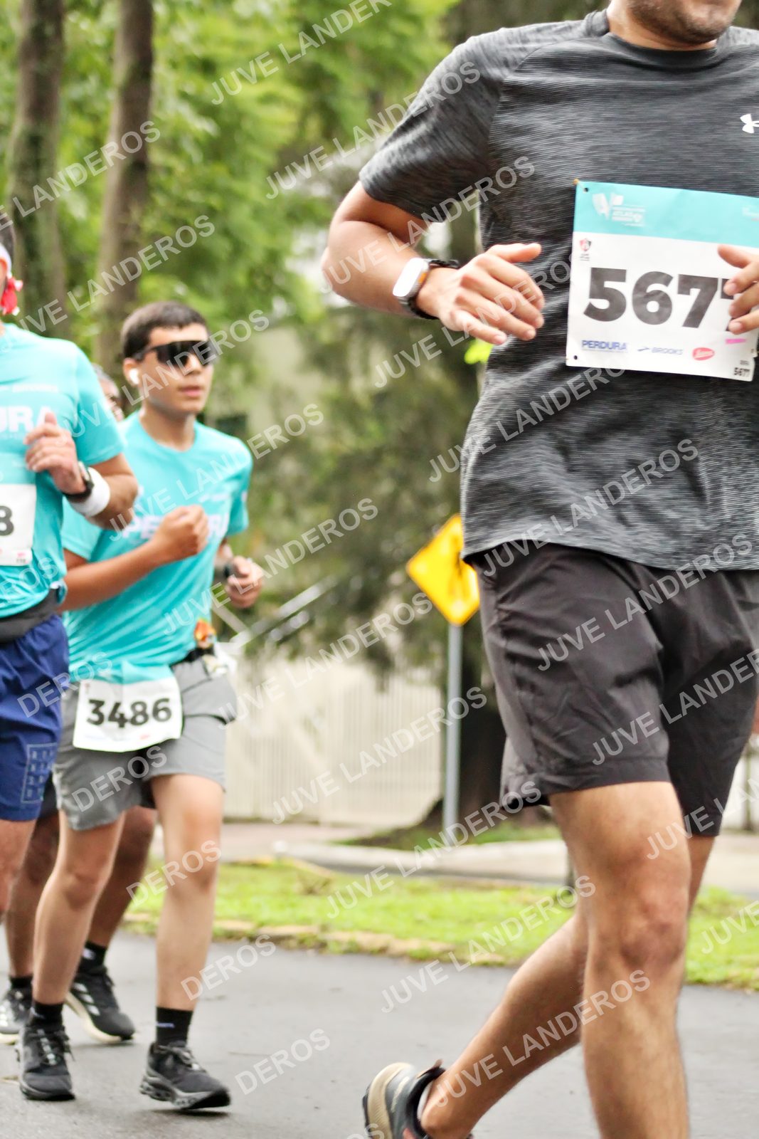 Foto del MEDIO MARATÓN ATLAS en Av. Patria, frente al Parque El Polvorín, Zapopan a las 08:36 · dorsal 3486, 567