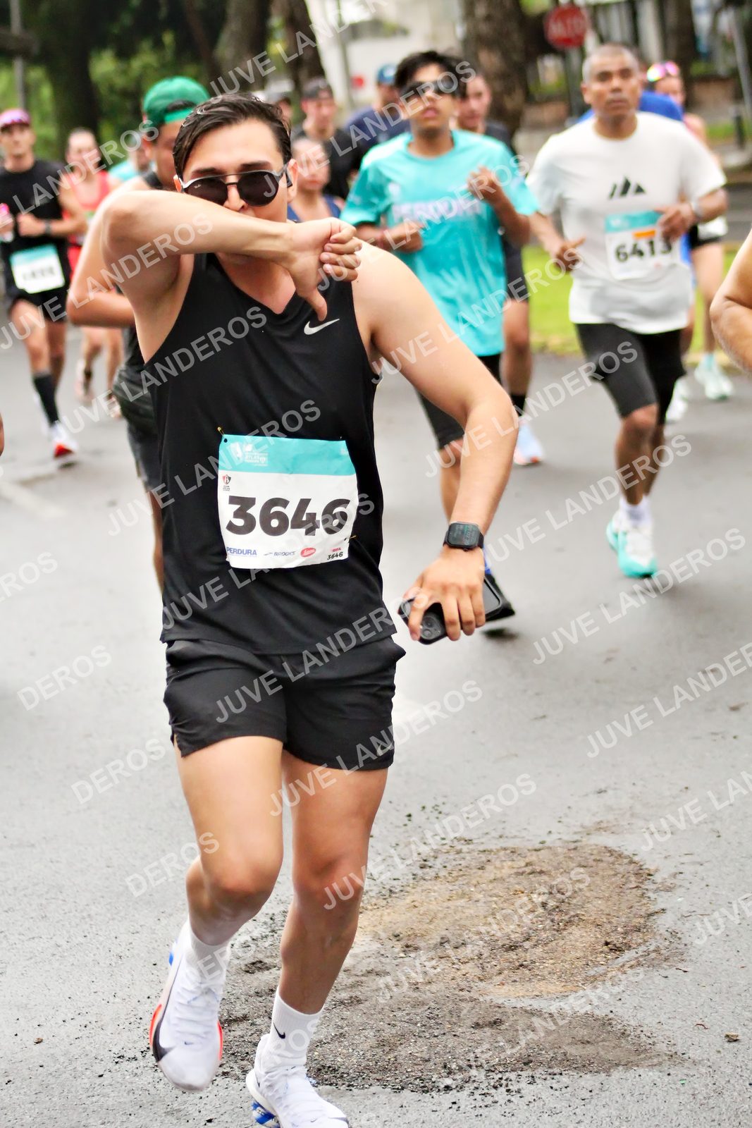Foto del MEDIO MARATÓN ATLAS en Av. Patria, frente al Parque El Polvorín, Zapopan a las 08:19 · dorsal 3646, 6413