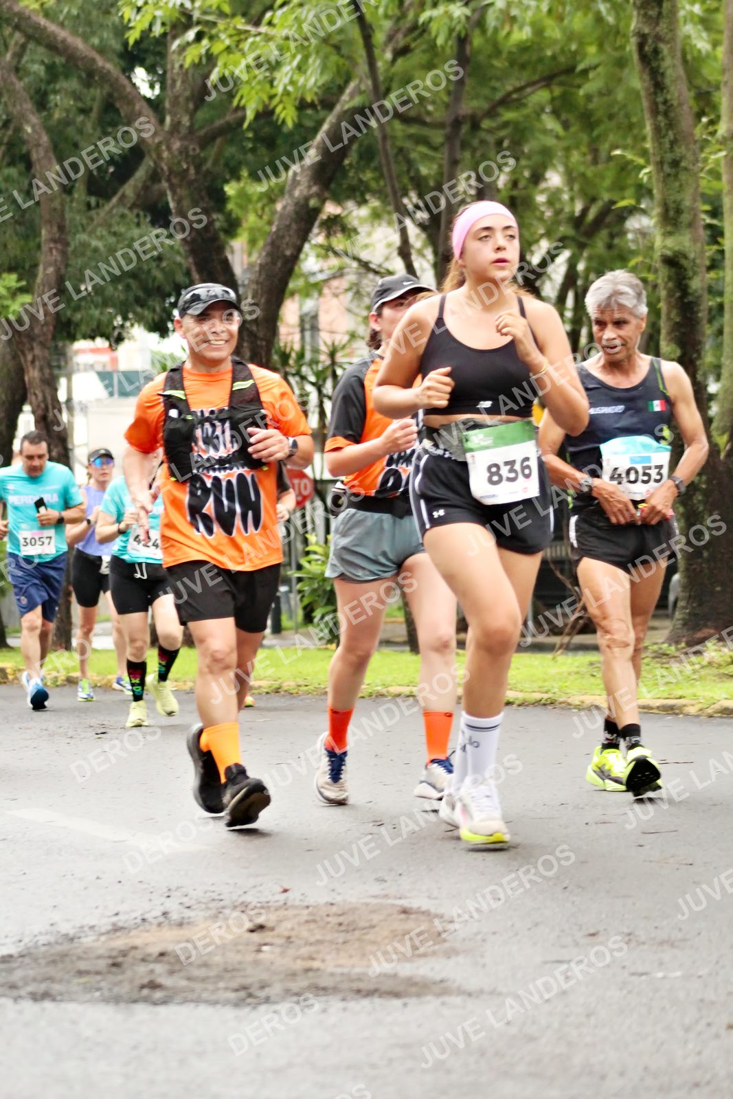 Foto del MEDIO MARATÓN ATLAS en Av. Patria, frente al Parque El Polvorín, Zapopan a las 08:32 · dorsal 836, 4053, 3057, 424