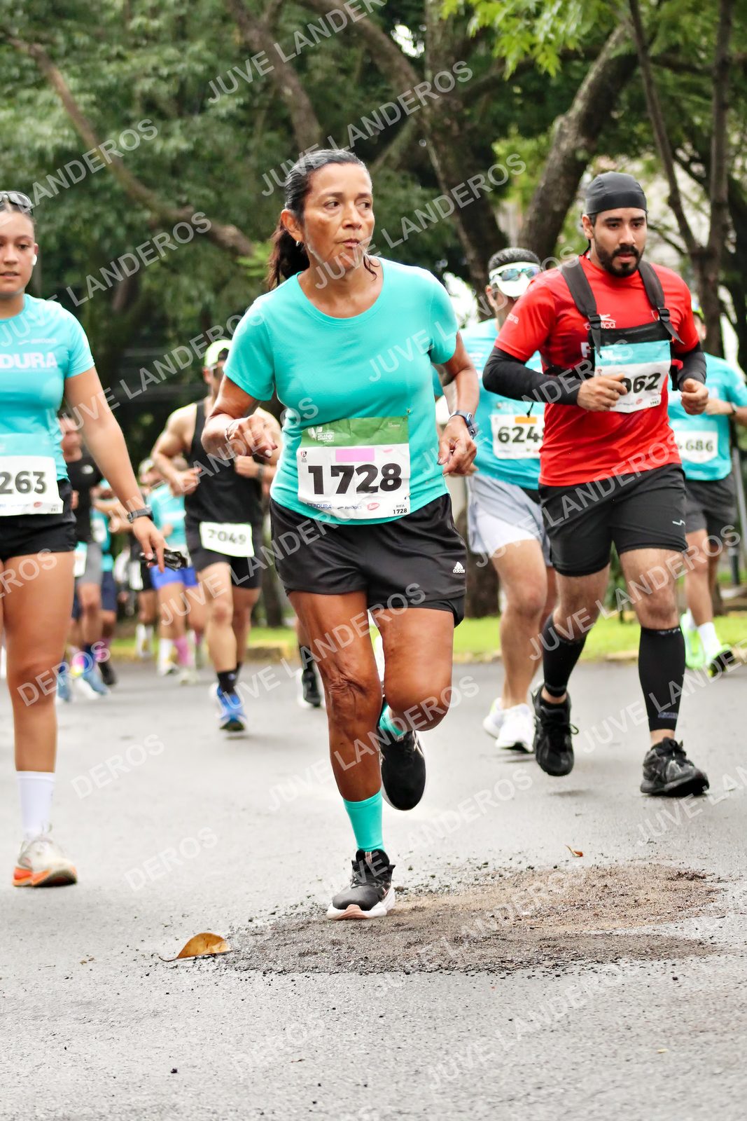 Foto del MEDIO MARATÓN ATLAS en Av. Patria, frente al Parque El Polvorín, Zapopan a las 08:35 · dorsal 1728, 624, 263, 7049