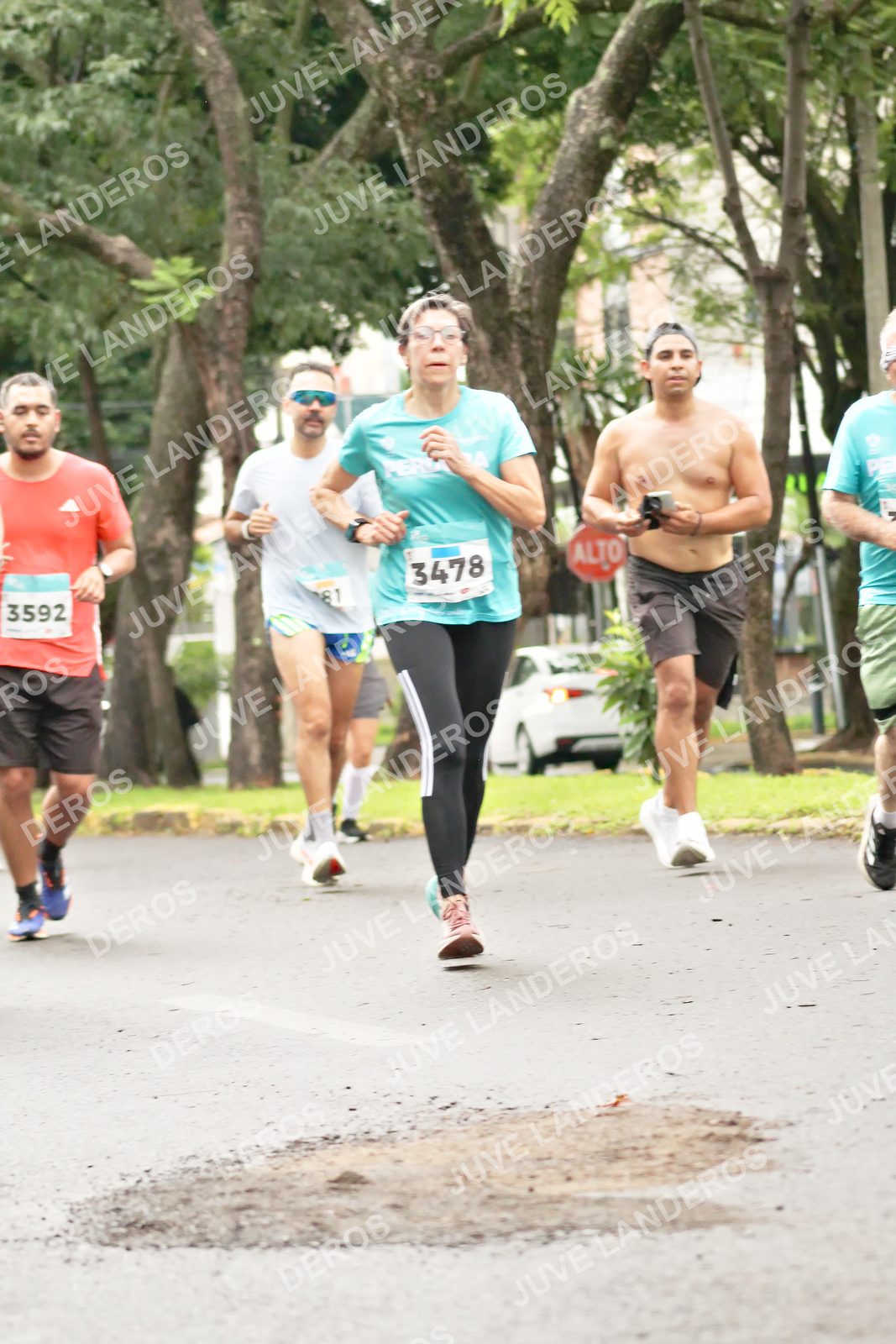Foto del MEDIO MARATÓN ATLAS en Av. Patria, frente al Parque El Polvorín, Zapopan a las 08:45 · dorsal 3592, 3478, 81