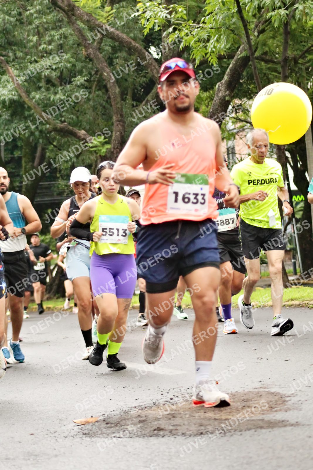 Foto del MEDIO MARATÓN ATLAS en Av. Patria, frente al Parque El Polvorín, Zapopan a las 08:28 · dorsal 5513, 1633, 5887, 10