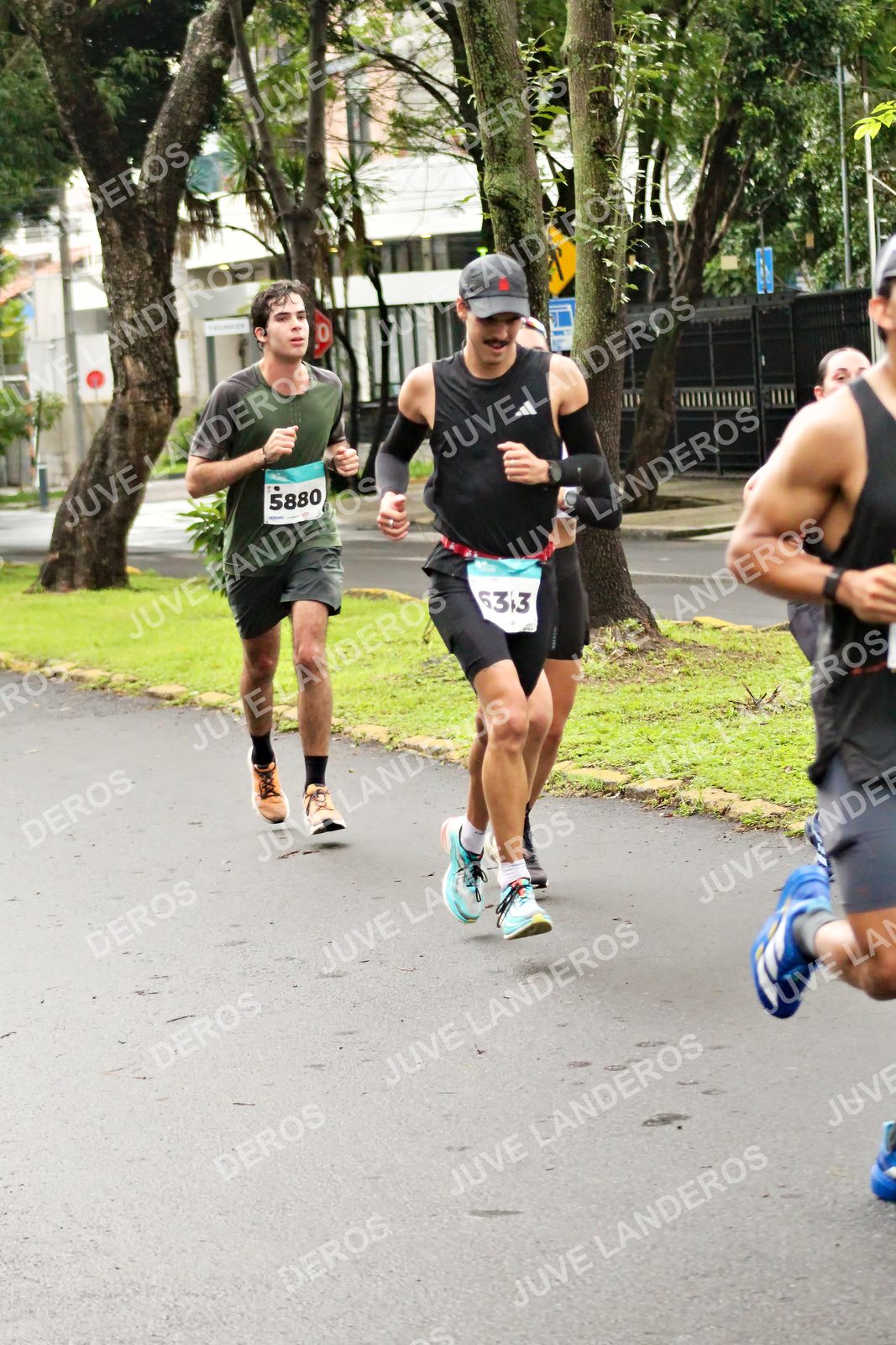Foto del MEDIO MARATÓN ATLAS en Av. Patria, frente al Parque El Polvorín, Zapopan a las 08:12 · dorsal 5880