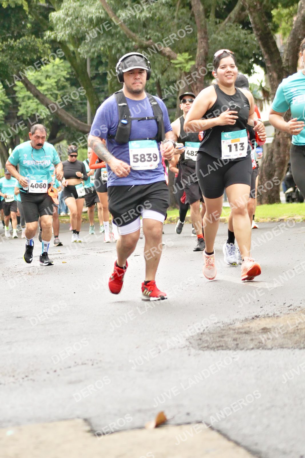 Foto del MEDIO MARATÓN ATLAS en Av. Patria, frente al Parque El Polvorín, Zapopan a las 08:43 · dorsal 4060, 5839, 113, 482