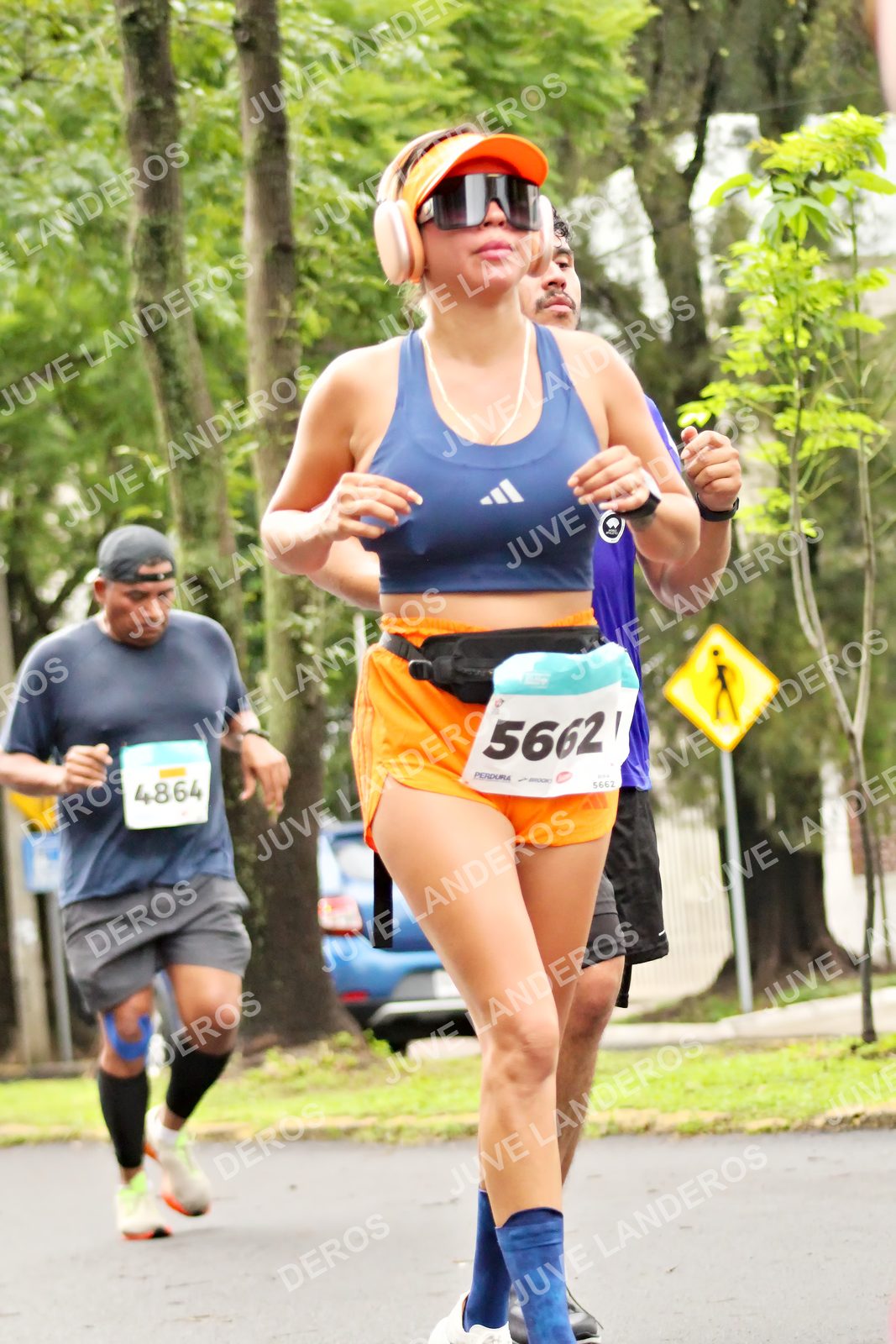 Foto del MEDIO MARATÓN ATLAS en Av. Patria, frente al Parque El Polvorín, Zapopan a las 08:38 · dorsal 4864, 5662